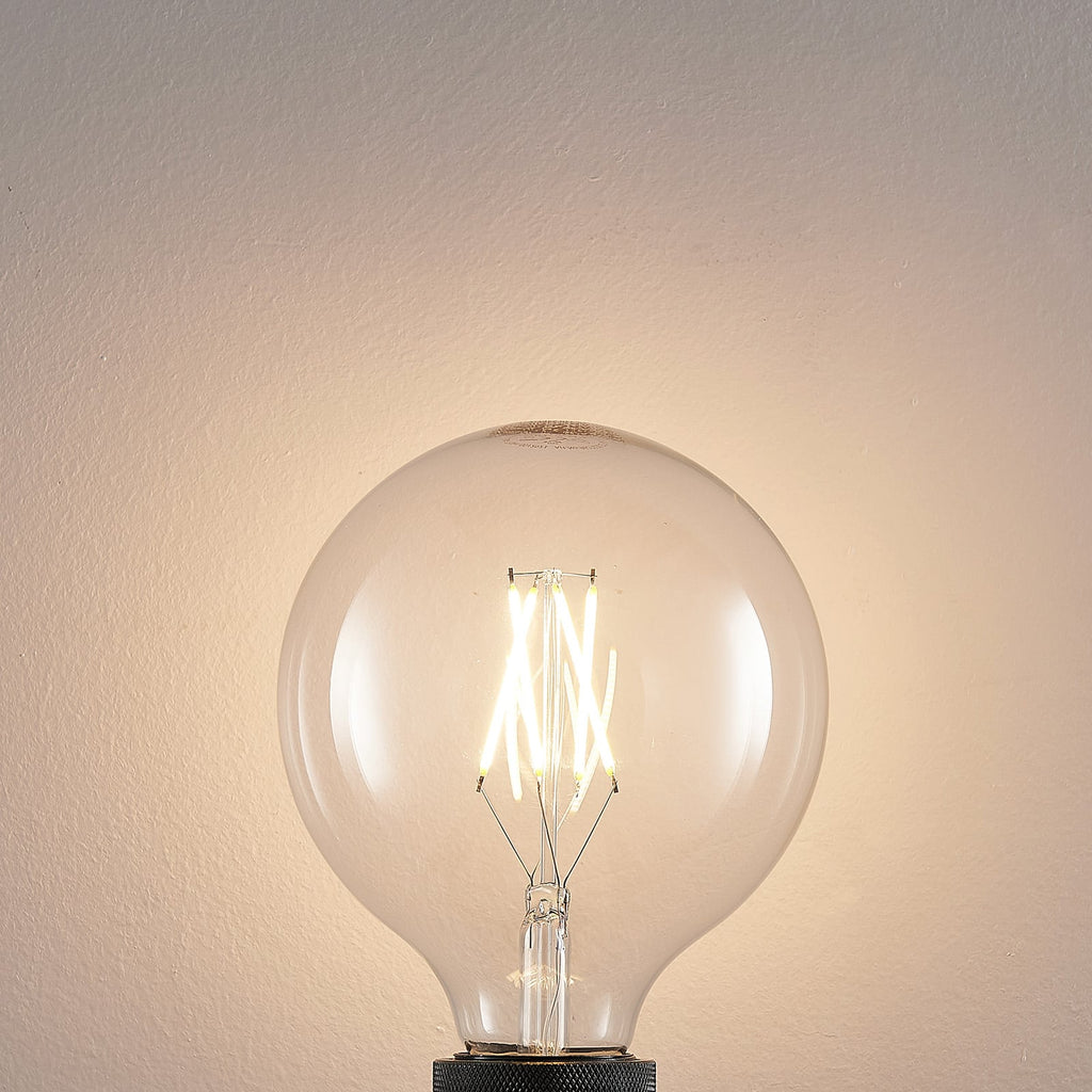Nærbilde av LED filamentpære E27 6W 2700K globe G125 dimbar klar - Arcchio