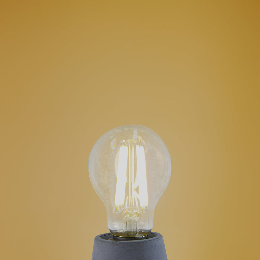 LED filamentpære E27 7,2W 1521lm 3000K klar - Arcchio montert i lampe