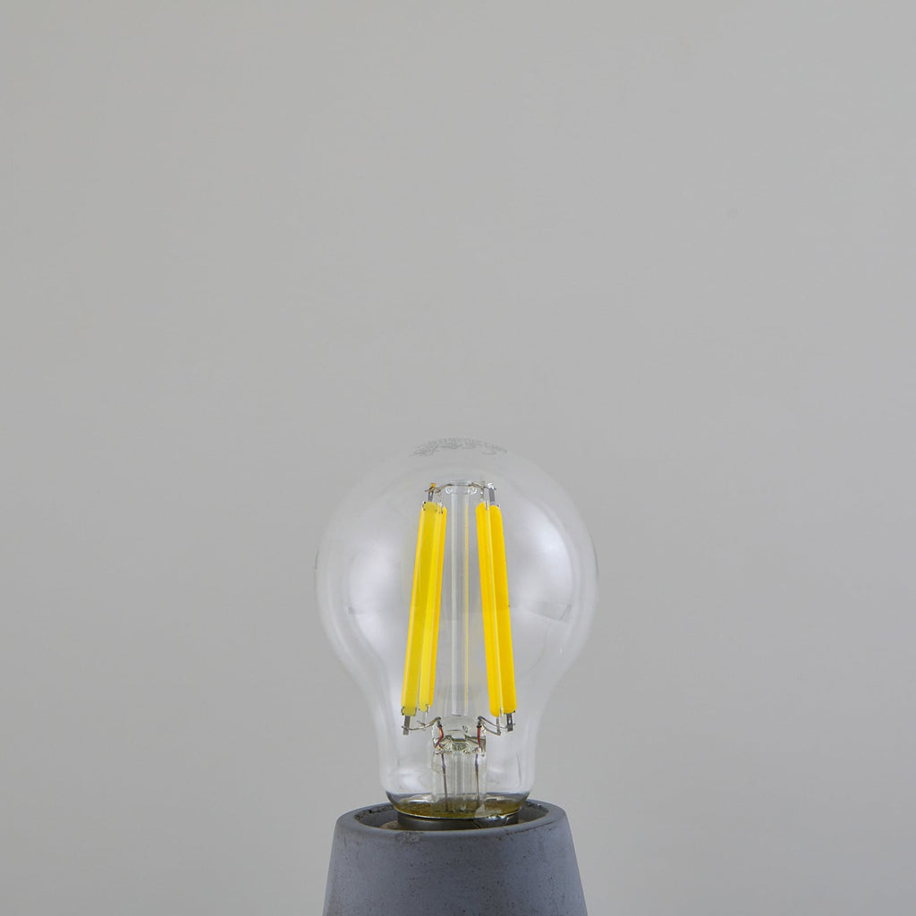 LED filamentpære E27 7,2W 1521lm 3000K klar - Arcchio nærbilde av glass