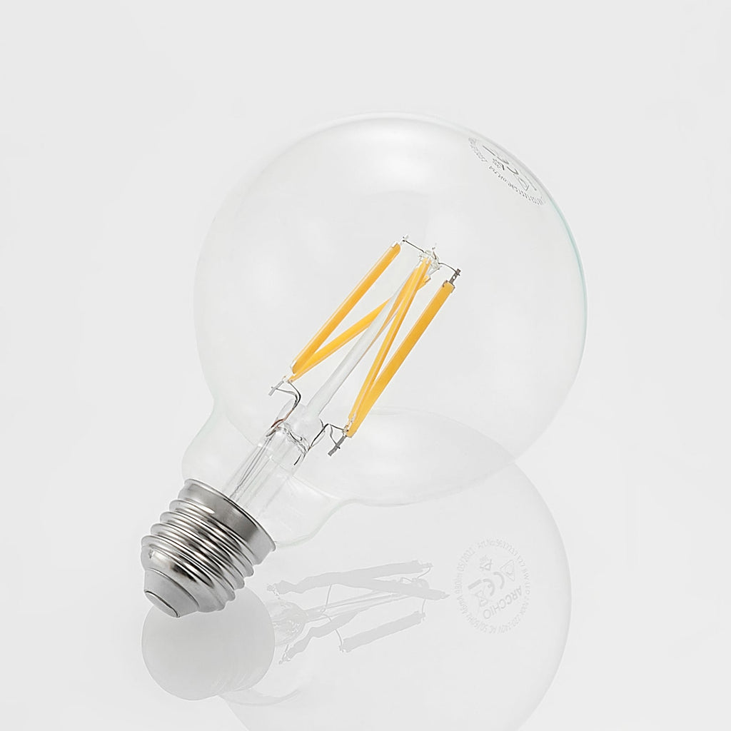 Detaljbilde av klar filament i LED filamentpære E27 8W 2700K dimbar G95 globe klar