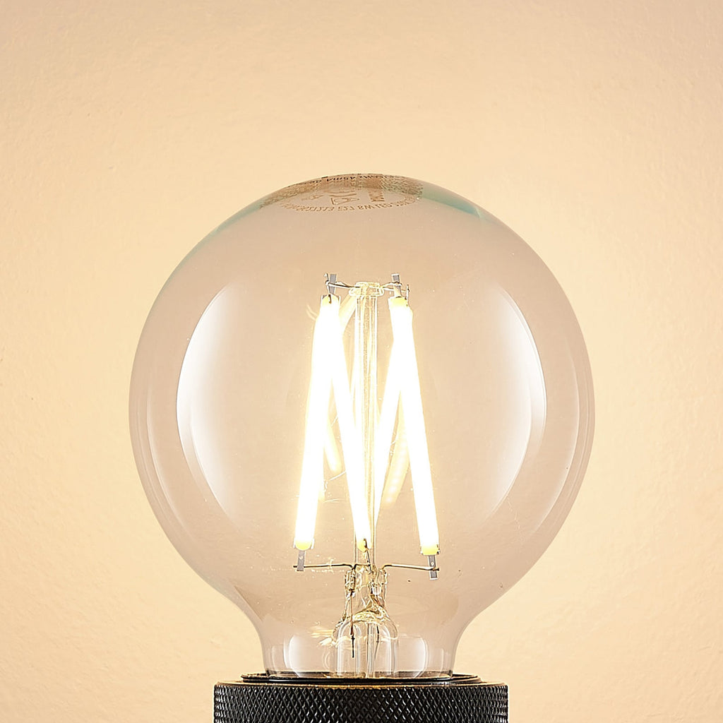 Nærbilde av LED filamentpære E27 8W G80 2700K dimbar klar - Arcchio