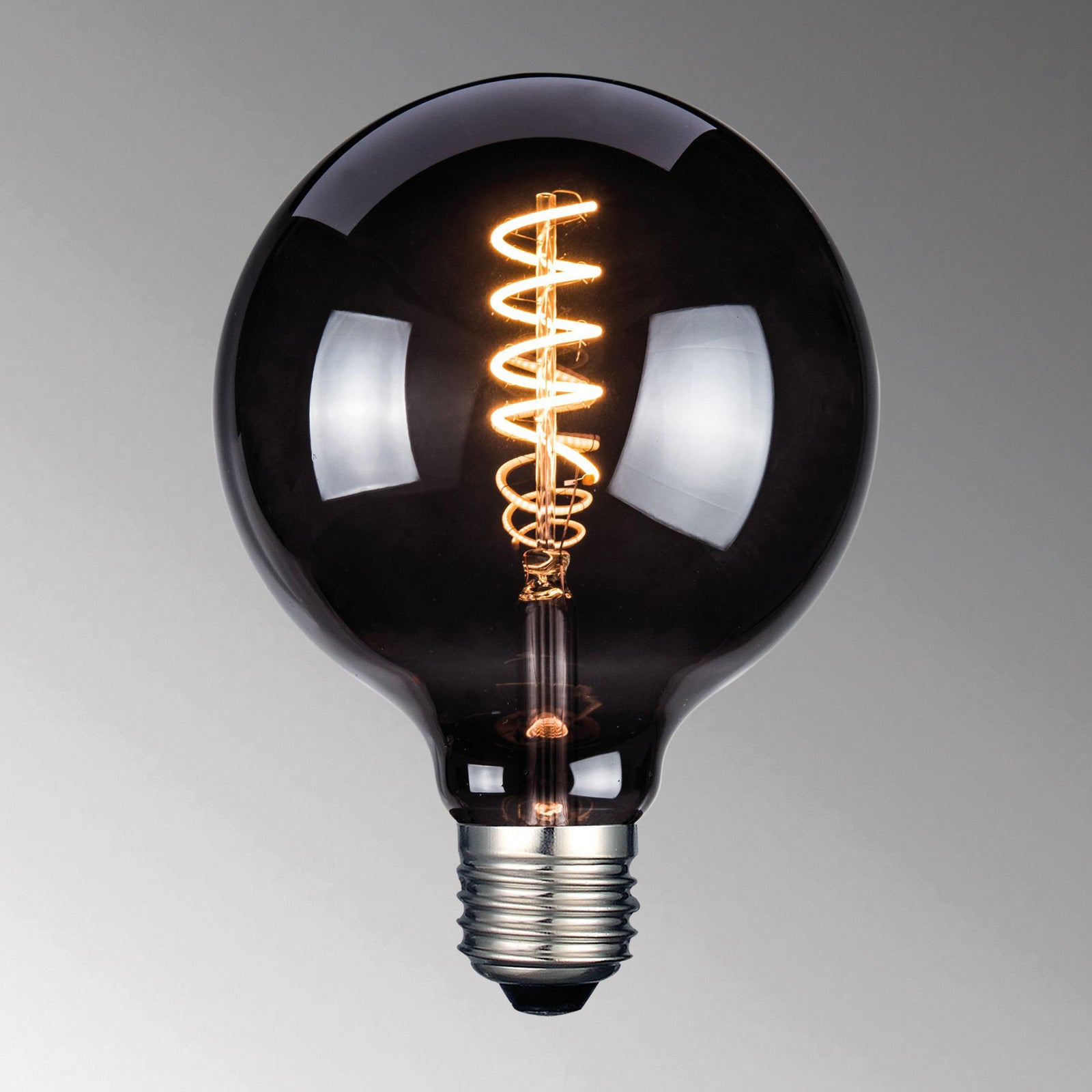 LED filamentpære E27 G125 røykfarget 4W 1800K detalj av filament