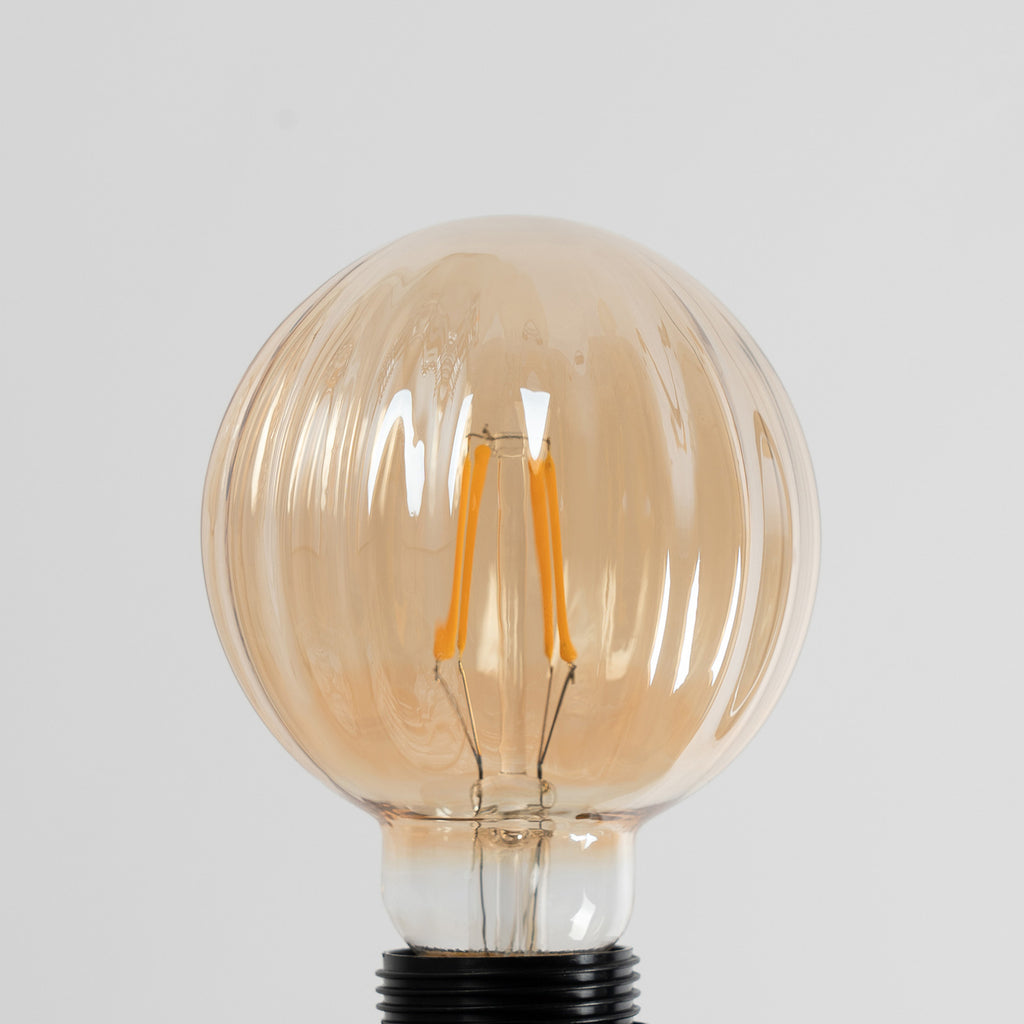 LED filamentpære E27 G95 3,8W 2700K dimbar amber 2-pk i ambient belysning