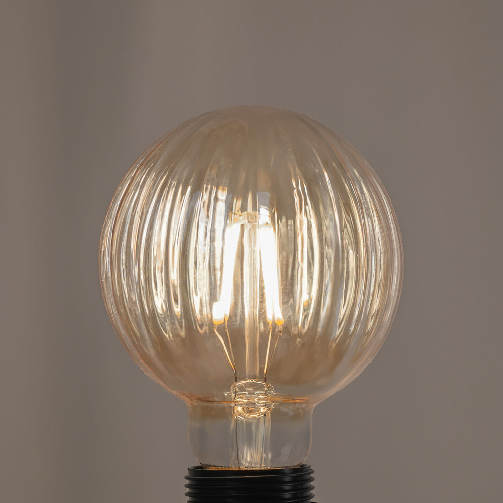 Visning av e27 sokkel på LED filamentpære E27 G95 3,8W 2700K dimbar amber