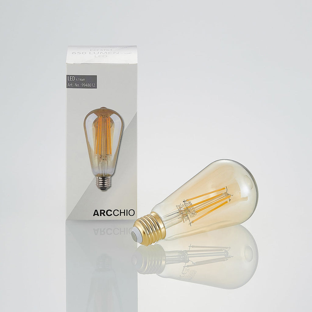 LED filamentpære E27 ST64 6,5W 2500K amber dimbar Arcchio lys i mørkt rom