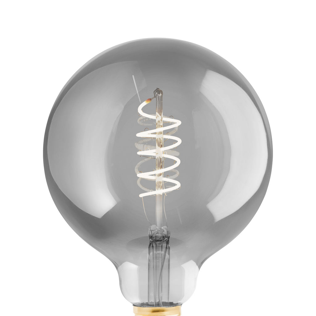 Montert LED filamentpære globe G125 E27 4W 2000K svart-transparent i lampe