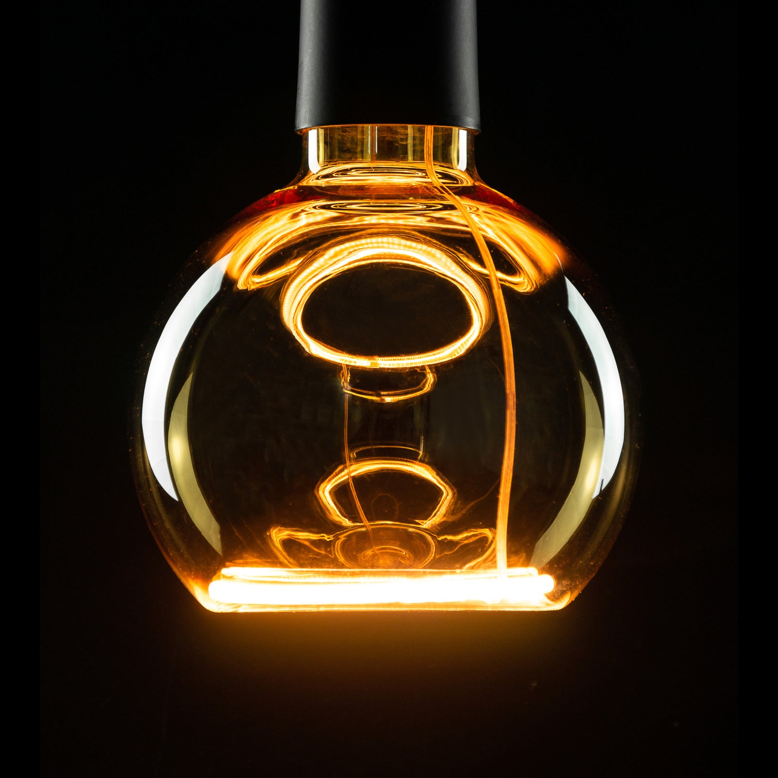 LED filamentpære Globe G125 E27 4W 2200K dimbar gull bakside