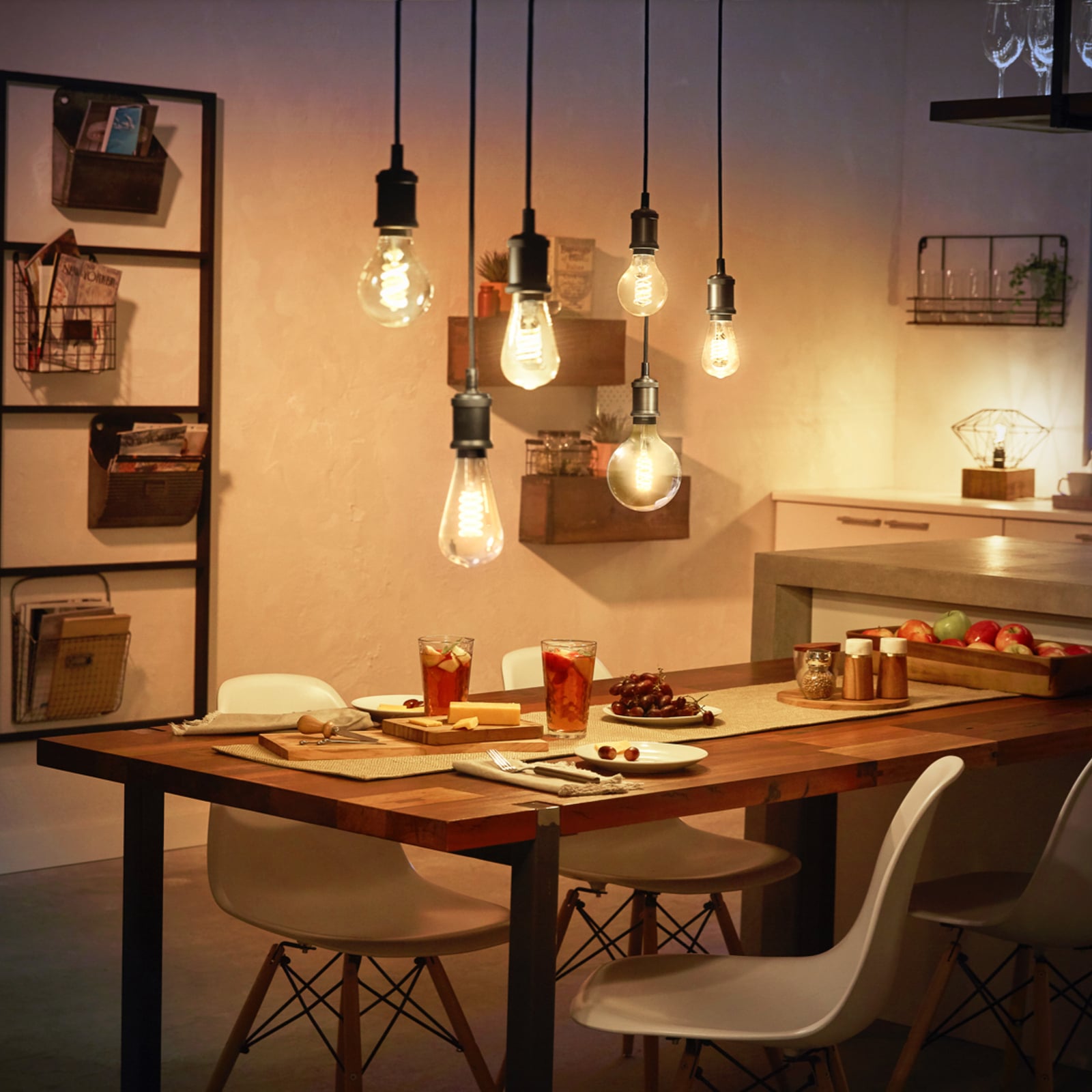 LED filamentpære globe G93 E27 7,2W 2100K dimbar - Philips Hue detalj