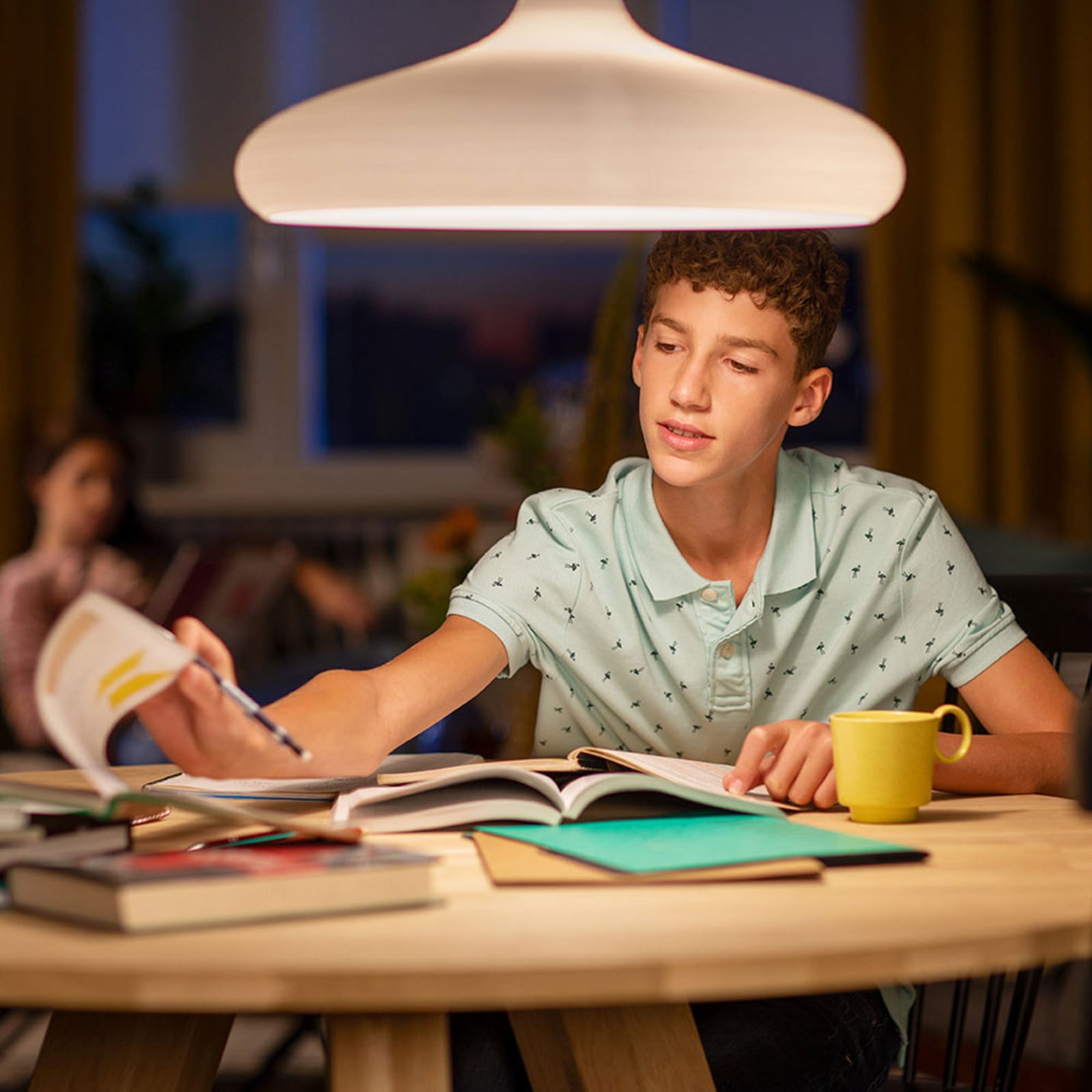 LED filamentpære Globe G95 E27 7W 2700K klar Philips detalj av filament