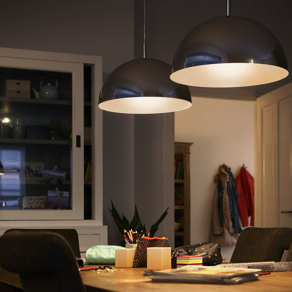 LED filamentpære kronelysform E14 2,3W 2700K klar 3-pk Philips nærbilde