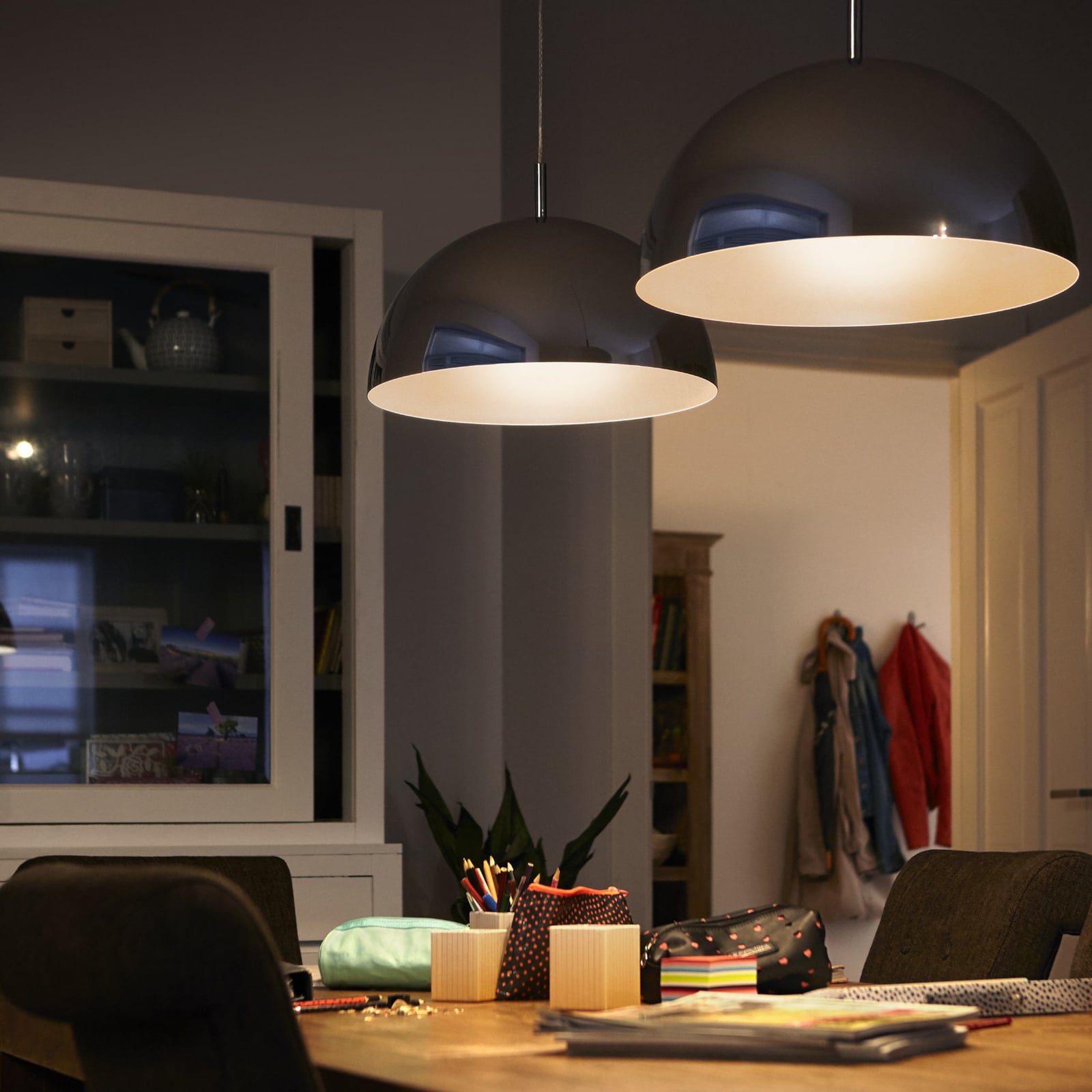 LED filamentpære kronelysform E14 2,3W 2700K klar 3-pk Philips nærbilde