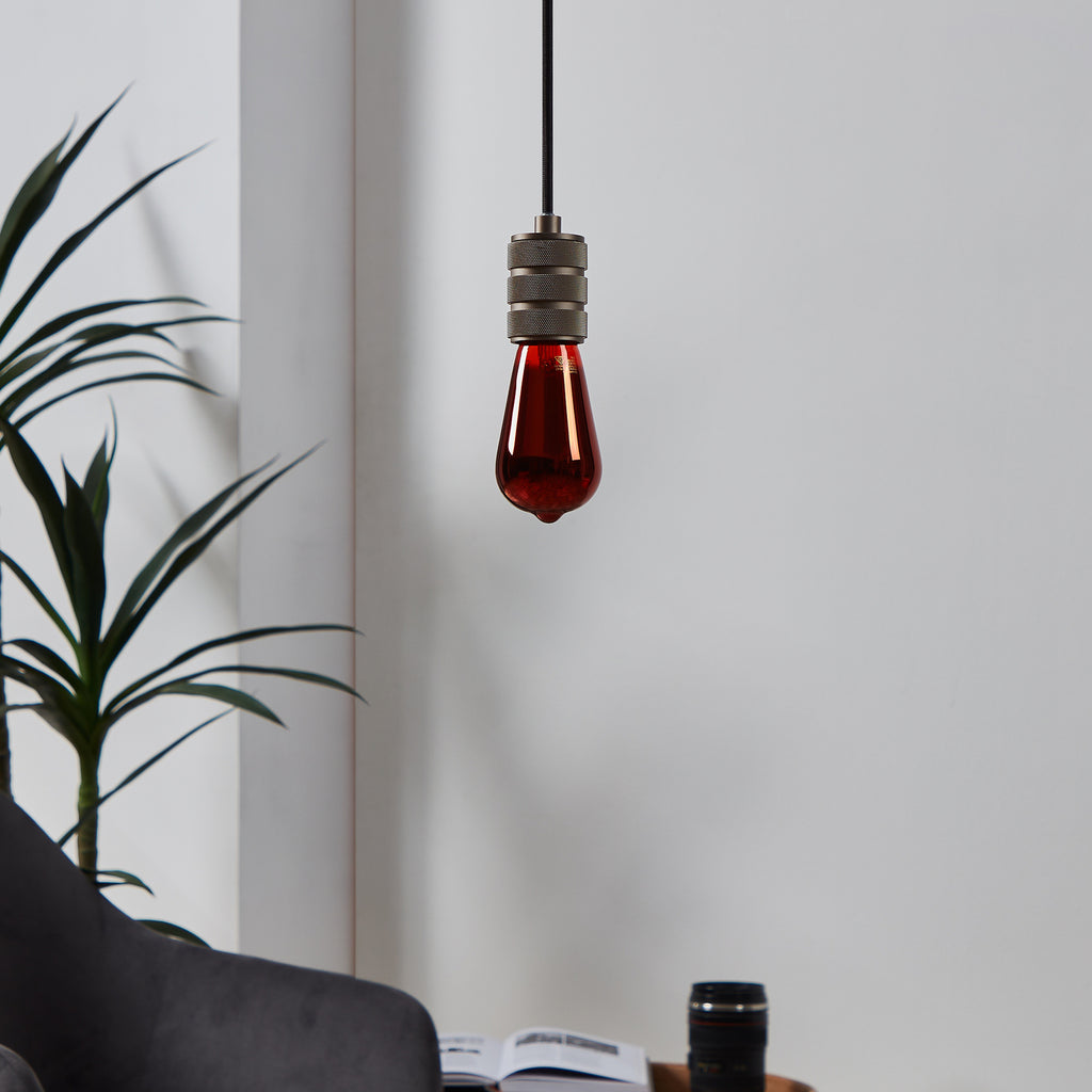 Montert LED filamentpære ST64 E27 4W 2000K kobber i lampe