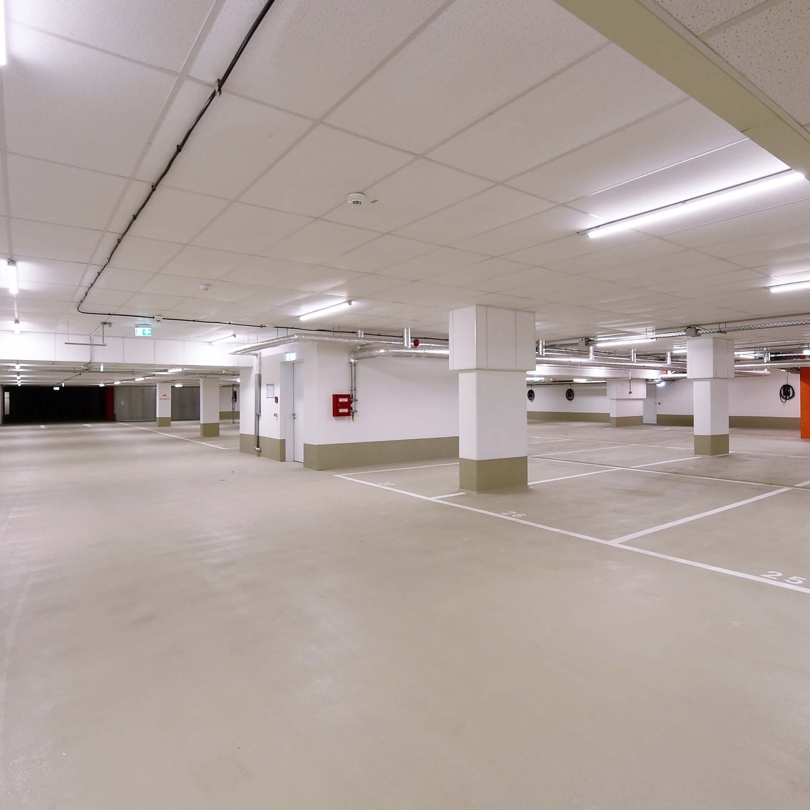 LED fuktroms-armatur med bevegelsessensor 66,5 cm IP65 dimbar sideprofil