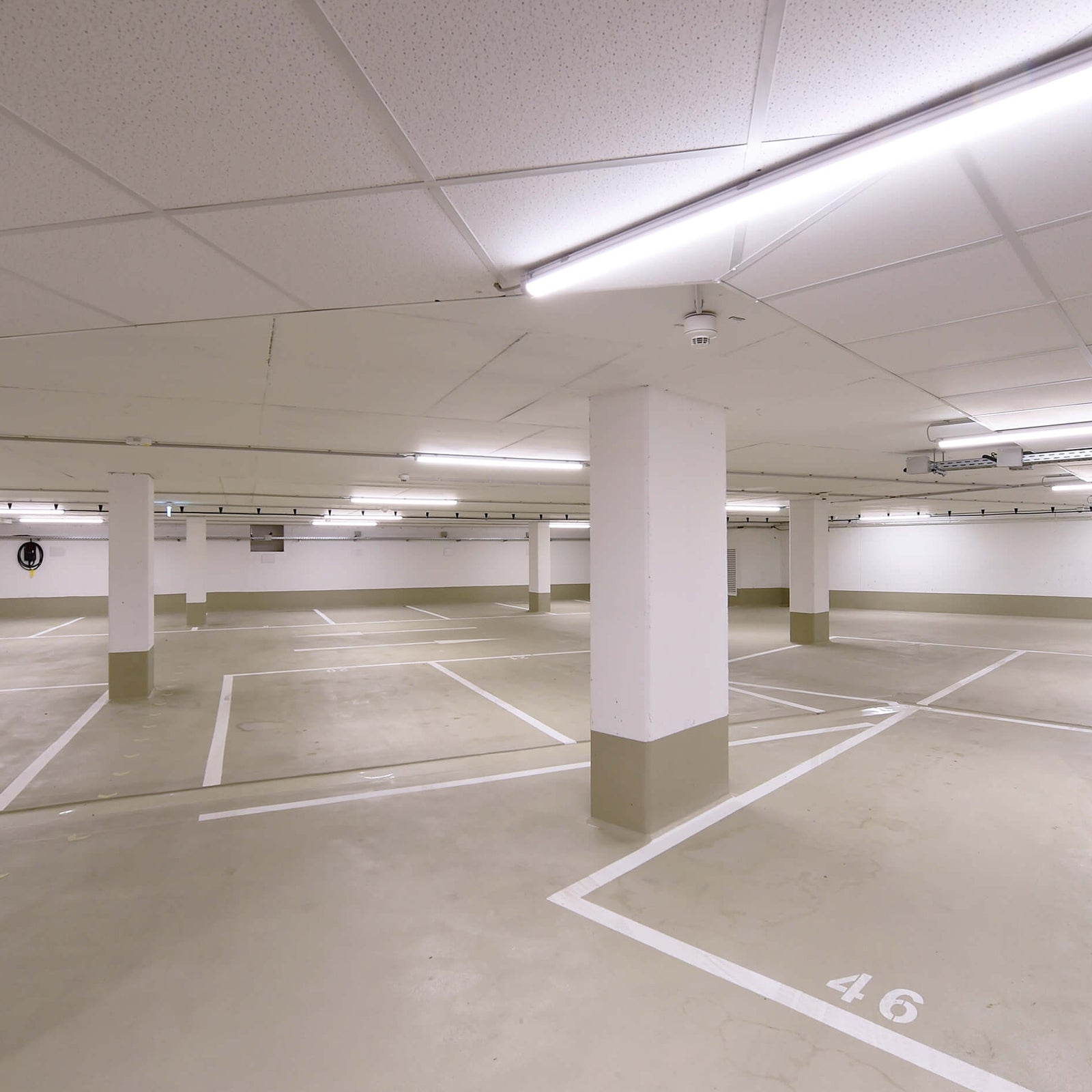 LED fuktroms-armatur med bevegelsessensor 66,5 cm IP65 dimbar monteringsdetalj