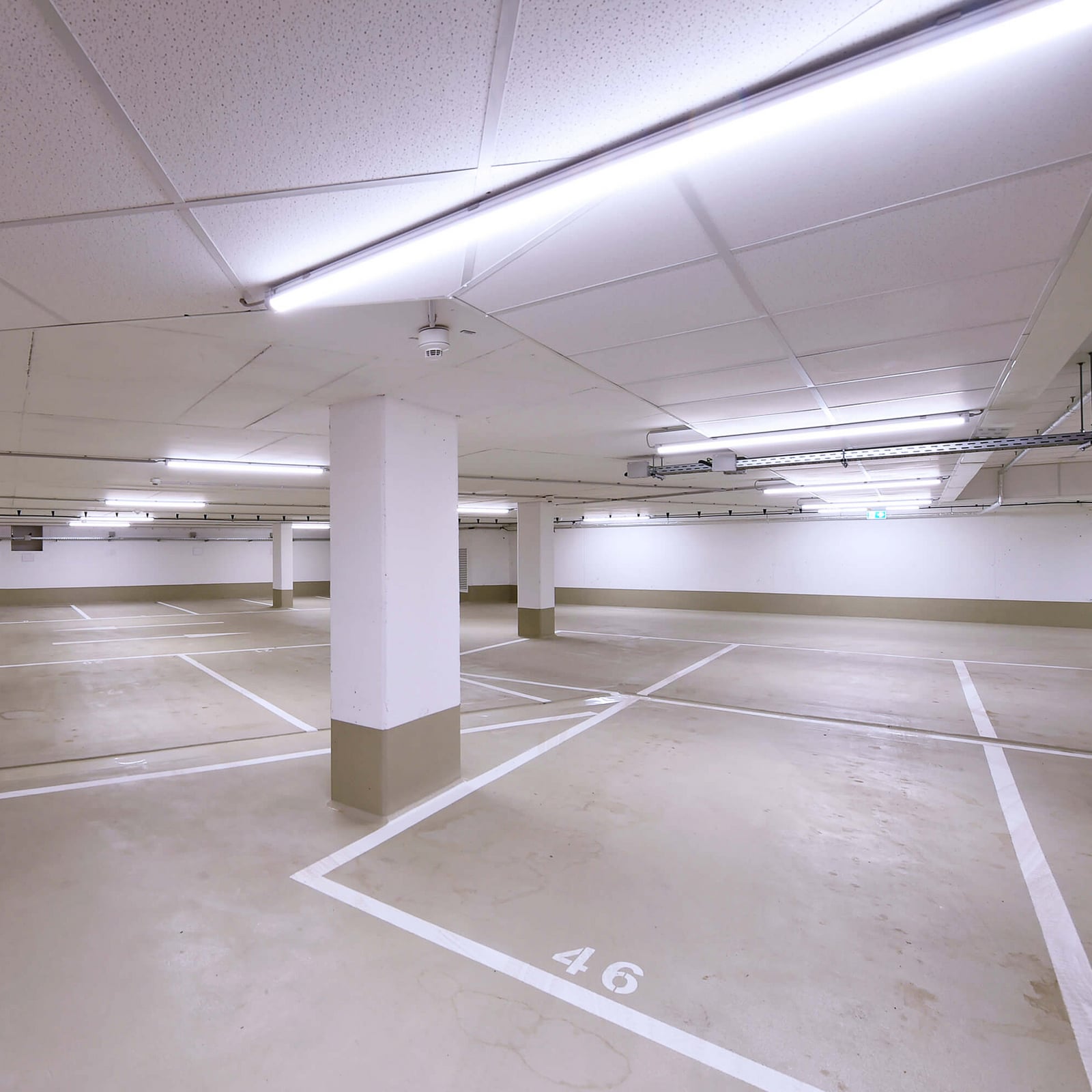 Detalj av LED fuktroms armatur Tri Proof 151 cm 30W 4000K IP65