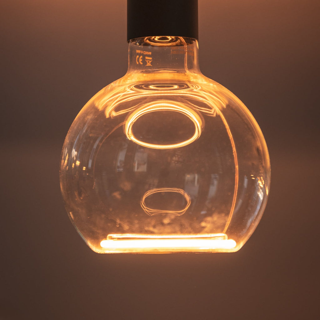 LED globepære E27 4,5W 2200K dimbar klar Ø12,5 cm - SEGULA lyser opp