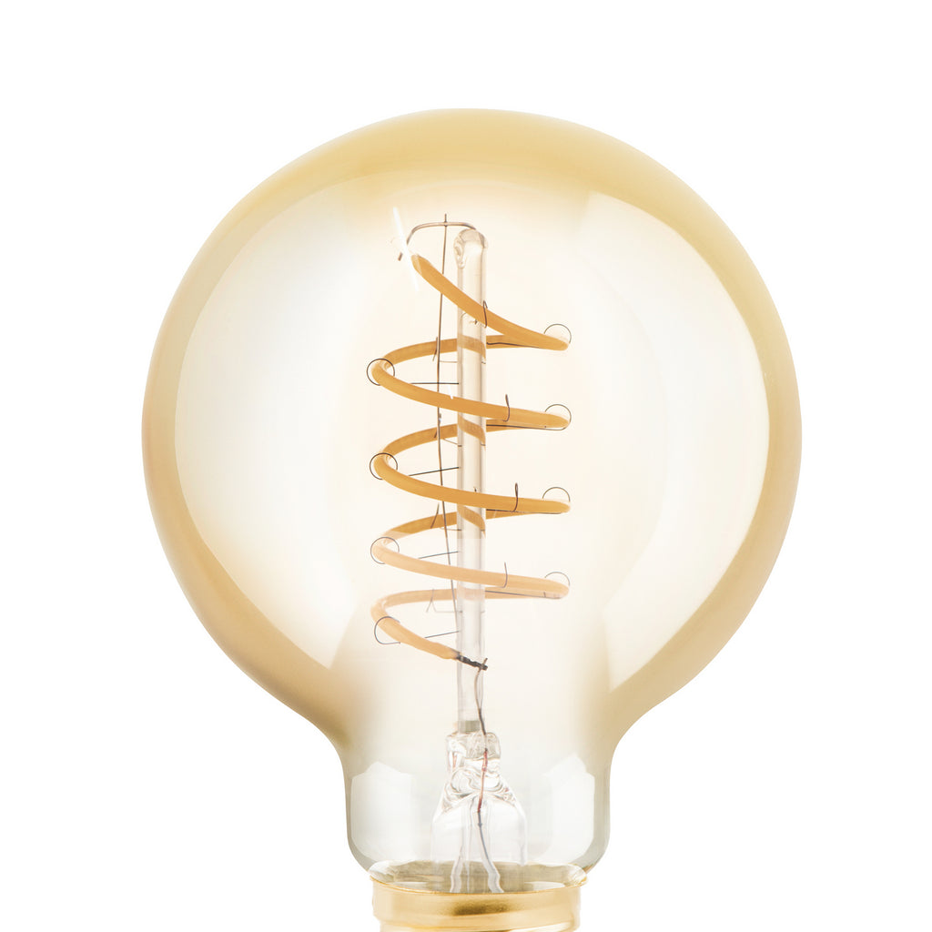 Nærbilde av LED globepære E27 4W 2000K amber Ø8 cm dimbar