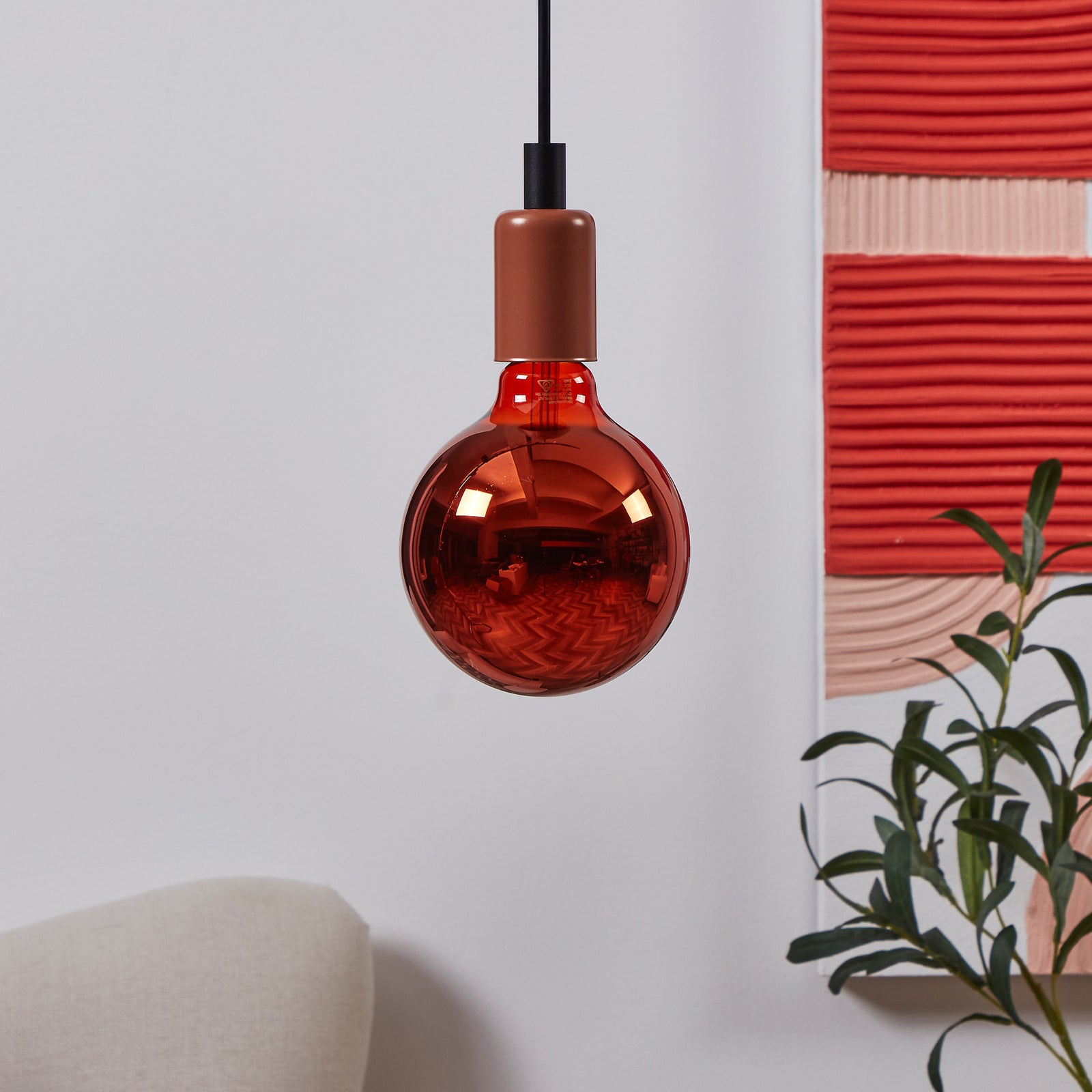 Montert LED globepære E27 G125 4W 2000K filament kobber i lampe