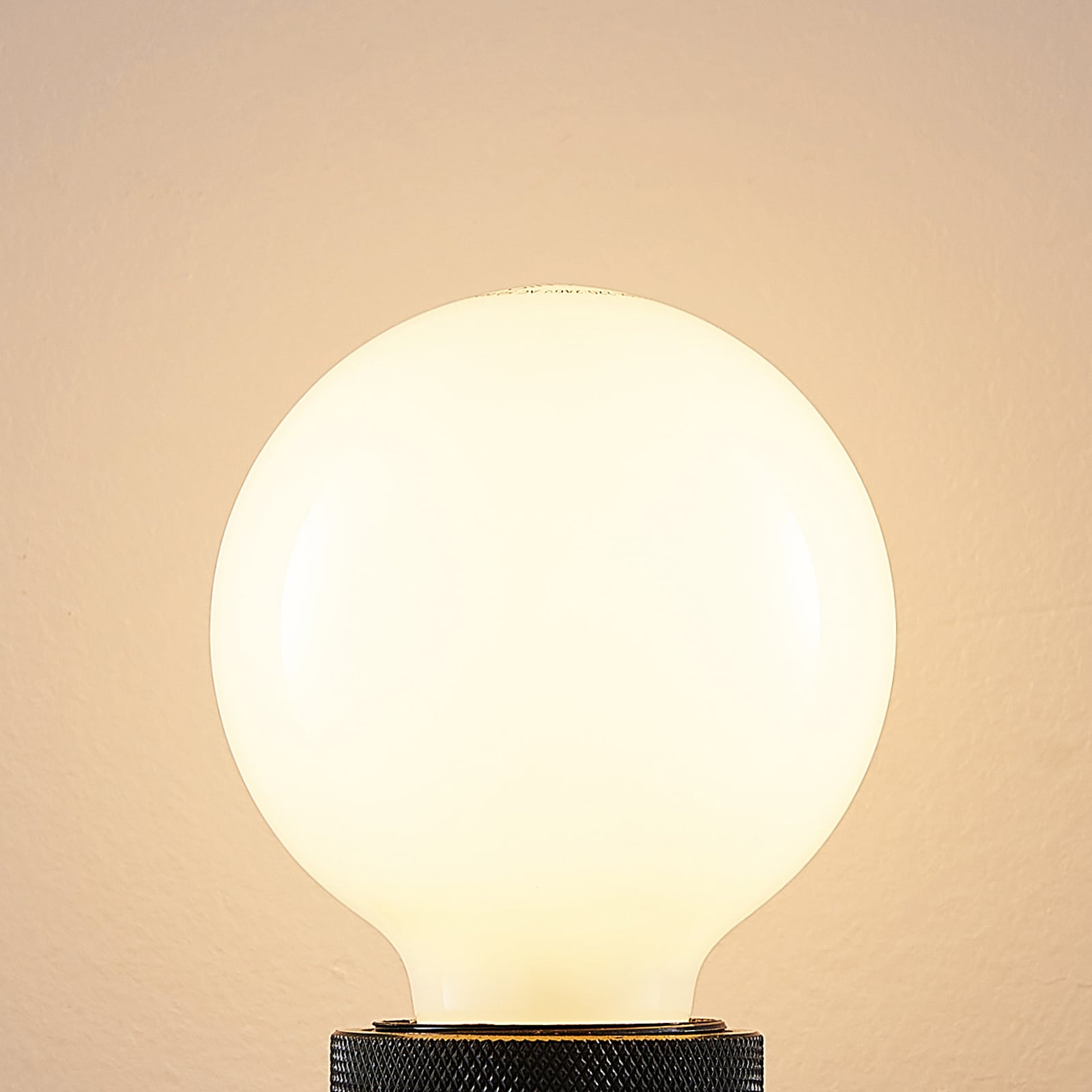 Nærbilde av LED-globepære E27 G80 4W 2700K dimbar opal Arcchio