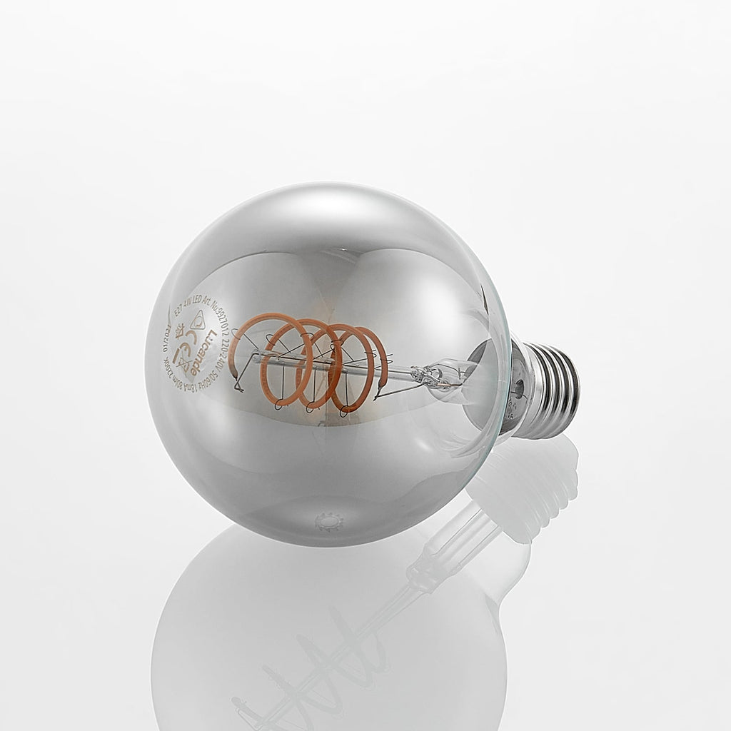 Nærbilde av filament i LED globepære E27 G95 4W 1800K røykfarget dimbar