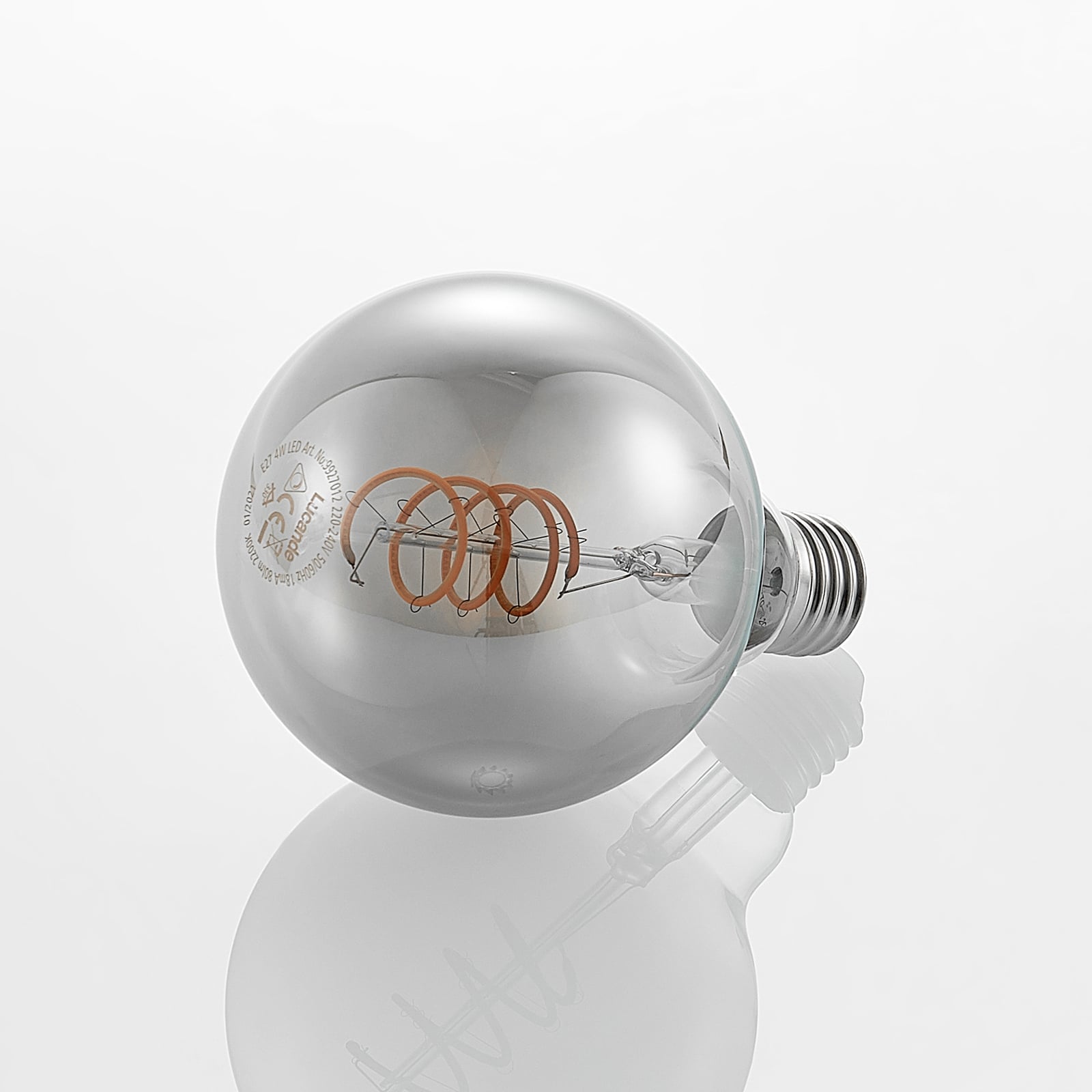 Nærbilde av filament i LED globepære E27 G95 4W 1800K røykfarget dimbar