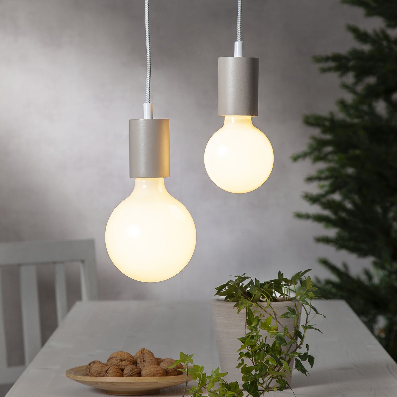 LED-globepære E27 G95 7,5W 2700K dimbar opal 3-stegs - STAR TRADING emballasje