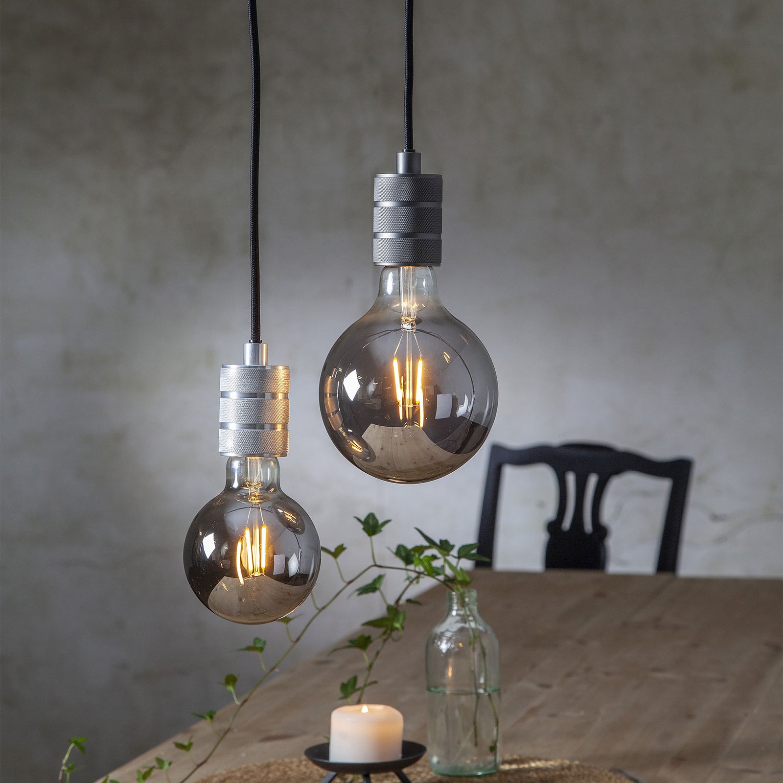 Montert LED globepære E27 G95 røykglass 1,8W 2100K 80lm - STAR TRADING i lampe