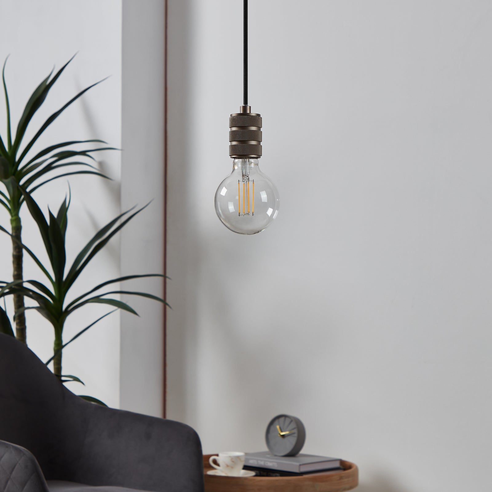 Montert LED-globepære E27 G95 smart filament 6W 2700K klar i lampe