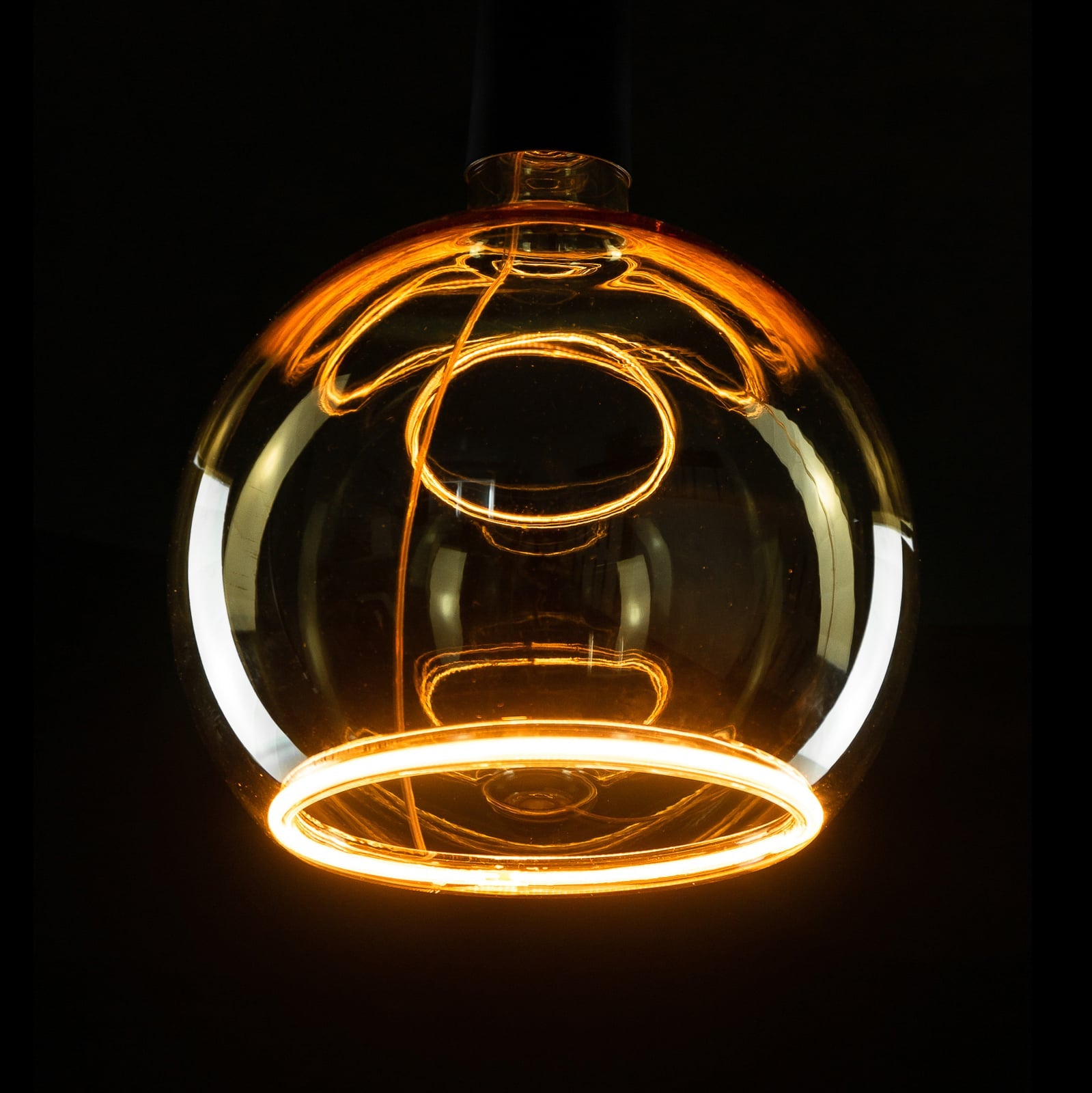 LED globepære Floating G200 E27 4,5W 2200K dimbar gull bakside