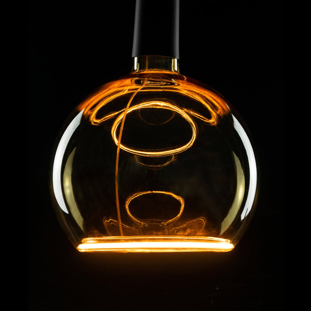Detalj av LED globepære Floating G200 E27 4,5W 2200K dimbar gull
