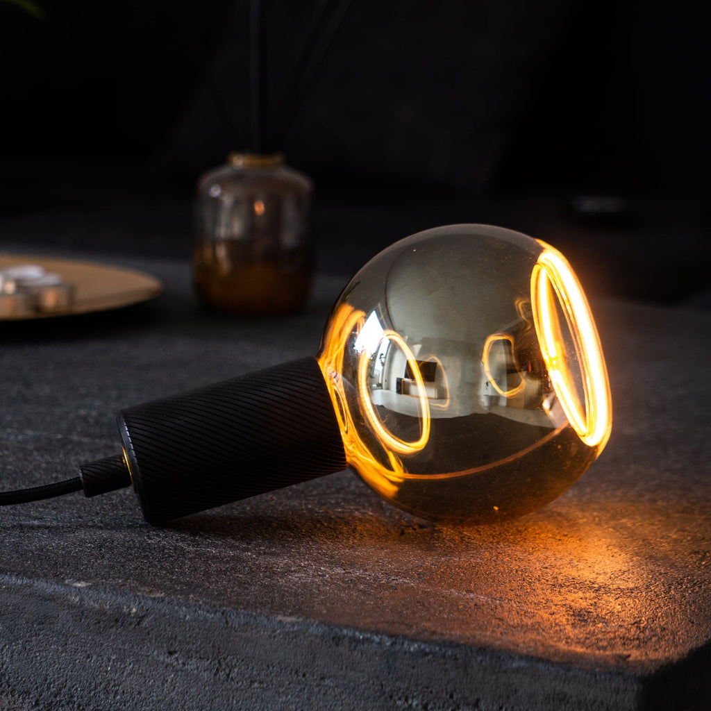 Montert LED globepære G125 E27 6W 1900K røykgrå åpent glass i lampe