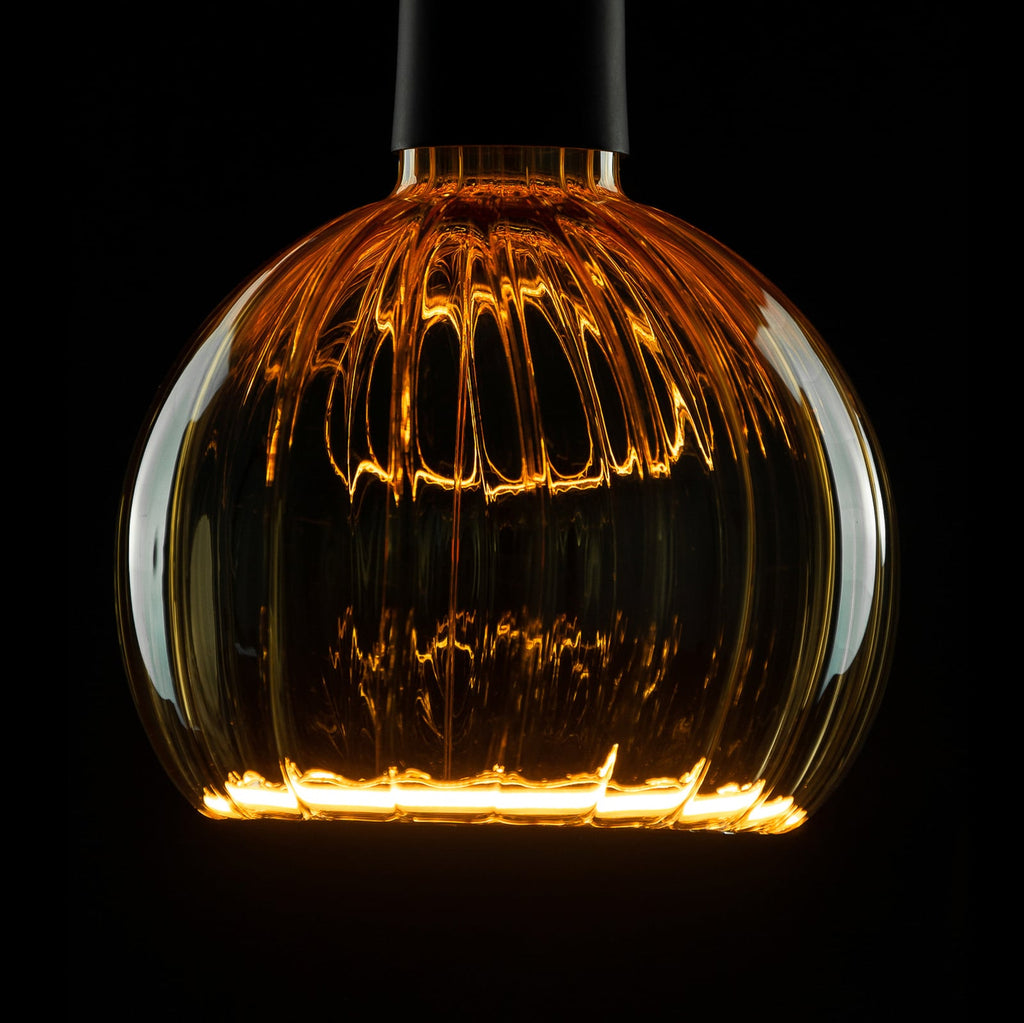 LED-globepære G150 E27 4W 2200K dimbar gull detalj av glass