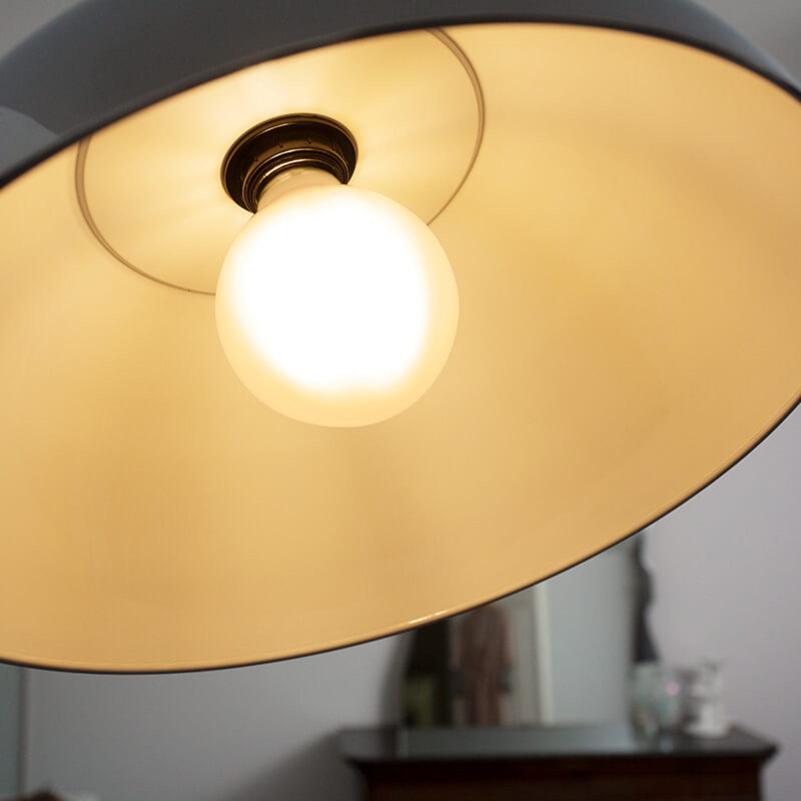 Detalj av LED globepære G95 E27 11W 2700K varmhvit 1521 lm - OSRAM