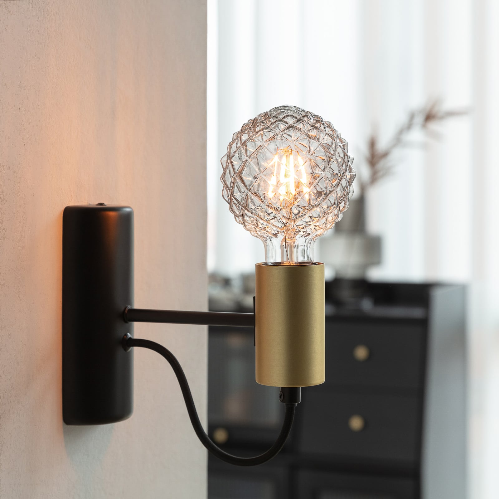 LED globepære G95 E27 3,8W 1800K røykfarget dimbar detalj av filament