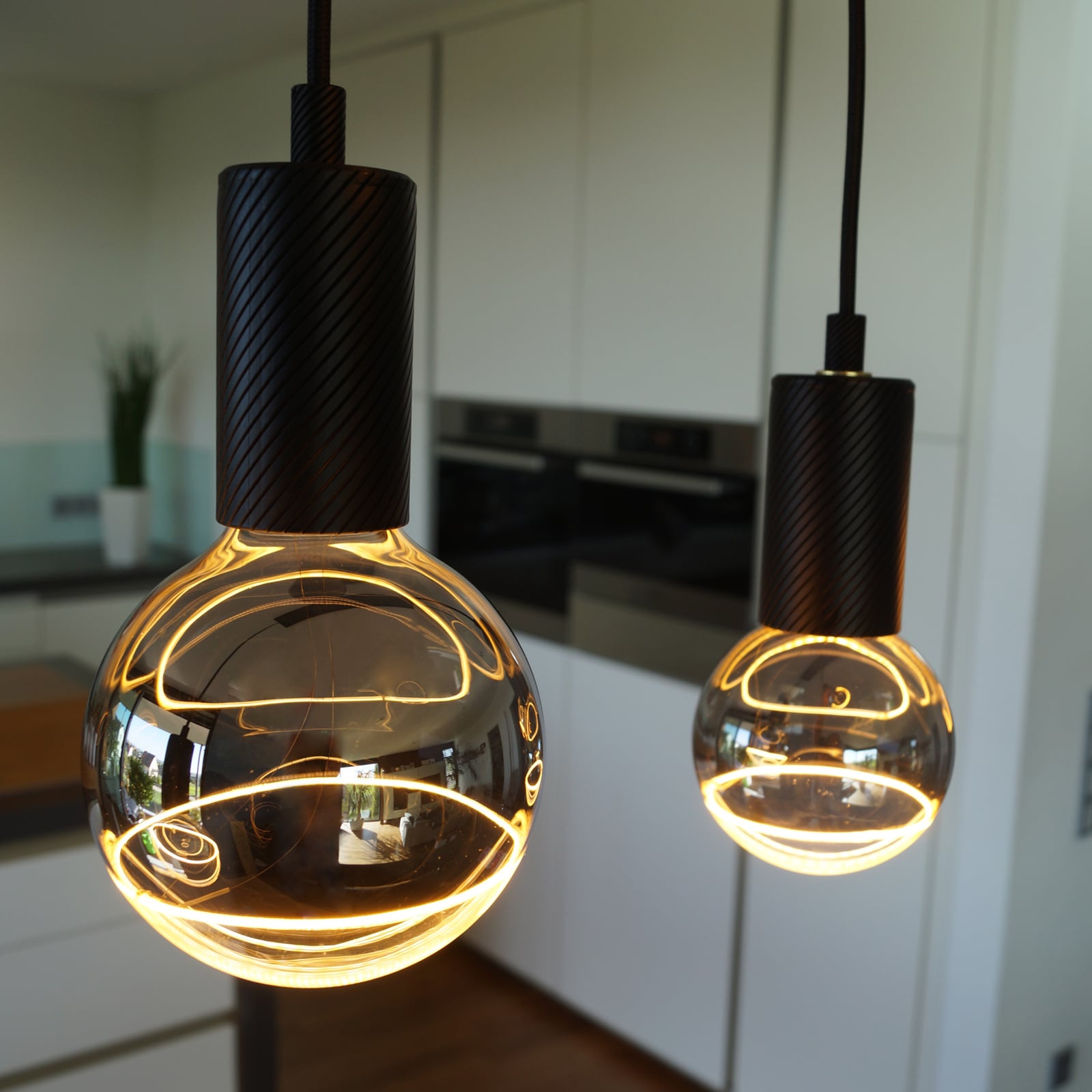 LED globepære Illusion G125 E27 5W 2200K dimbar røyk/klar bakside