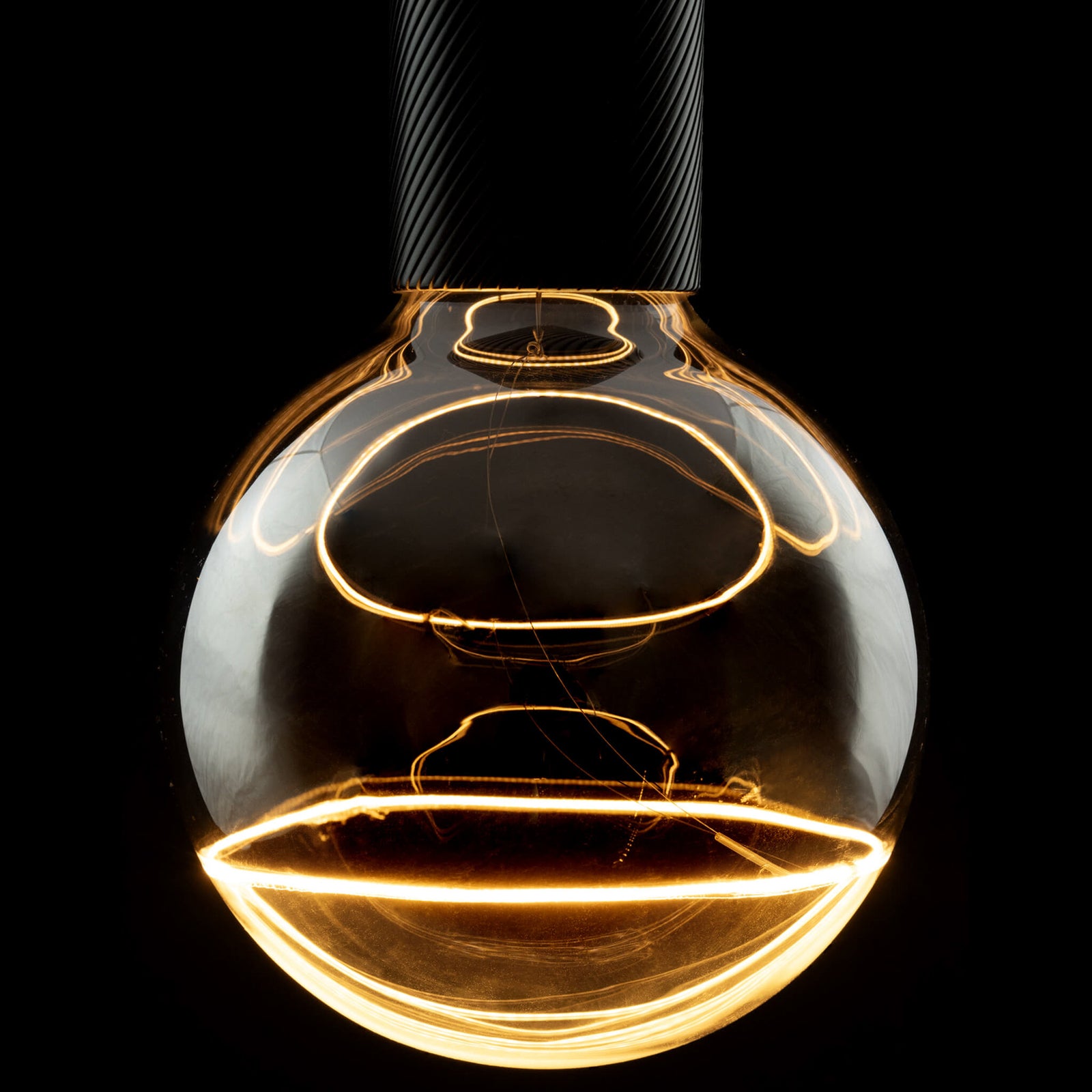 LED globepære Illusion G125 E27 5W 2200K dimbar røyk/klar detalj nærbilde
