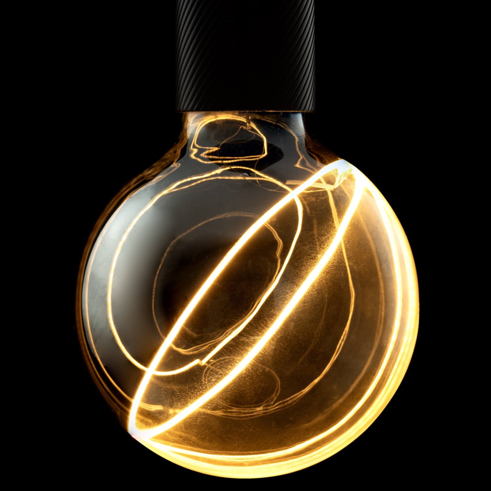 LED globepære Illusion G95 E27 5W 2200K røyk/klar dimbar nærbilde