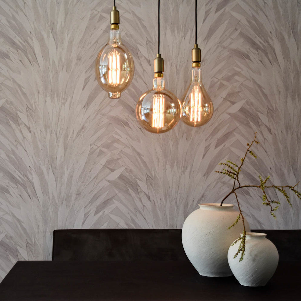 Detalj av LED globepære Megaglobe G200 E27 10,5W 1100lm dimbar gull
