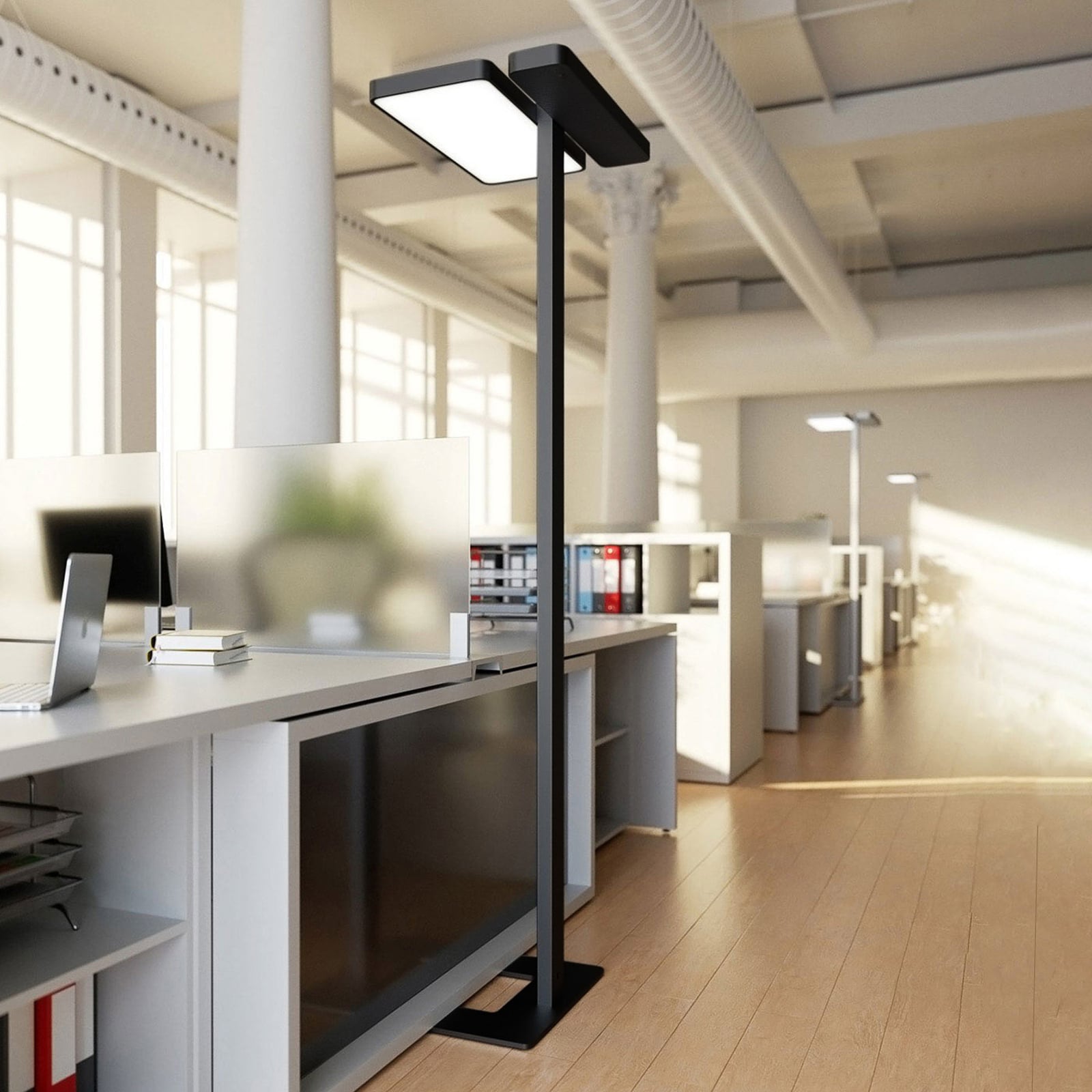LED-gulvlampe Aila dimbar CCT med bevegelsessensor svart forfra