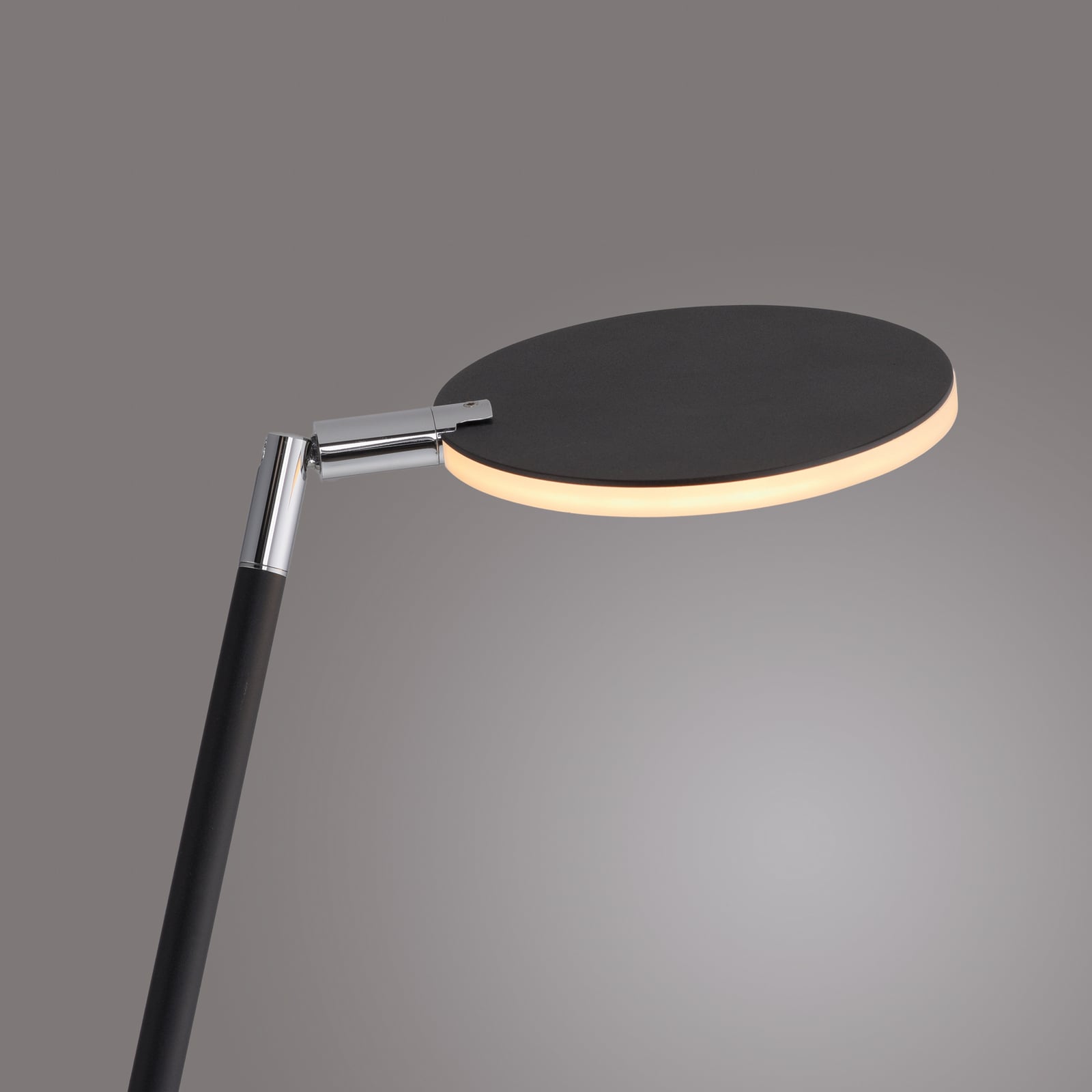 LED gulvlampe Akku-Bente dimbar svart CCT USB-C Paul Neuhaus nærbilde