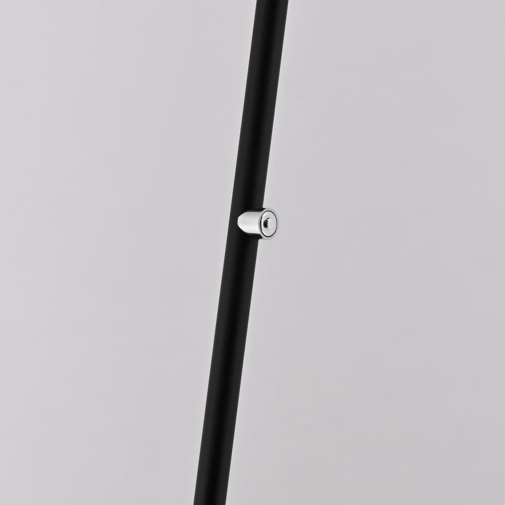LED gulvlampe Akku-Bente dimbar svart CCT USB-C Paul Neuhaus med USB-C ladeadapter