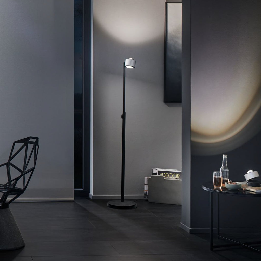 LED-gulvlampe Aldan dimbar høydejusterbar svart aluminium detalj av dimmer