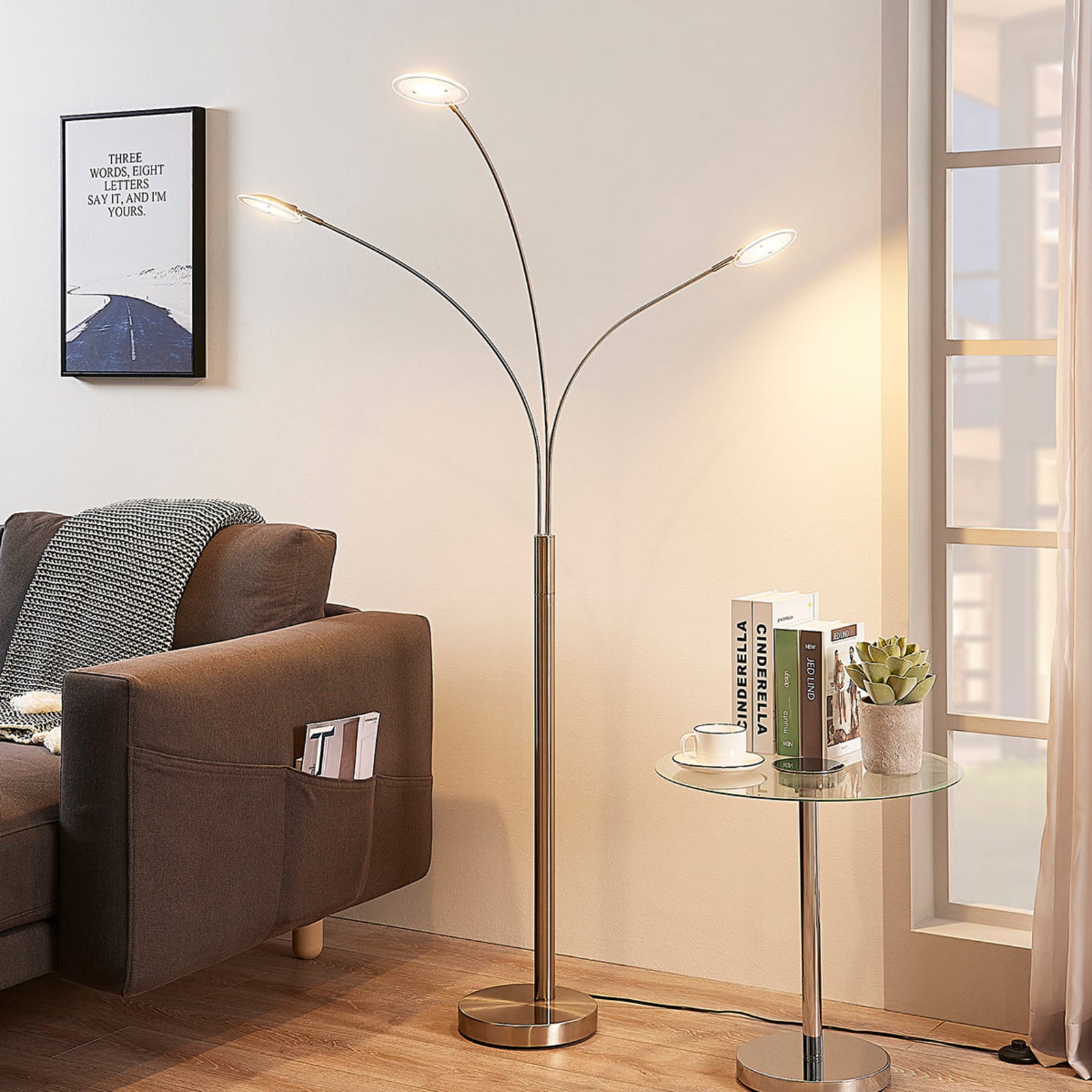 LED gulvlampe Anea 3-lys matt nikkel glass forfra