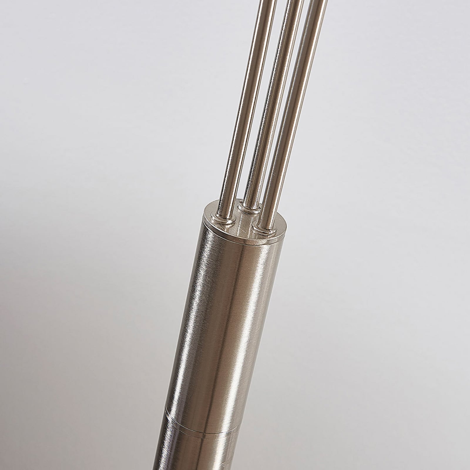 LED gulvlampe Anea 3-lys matt nikkel glass kabel og bryter
