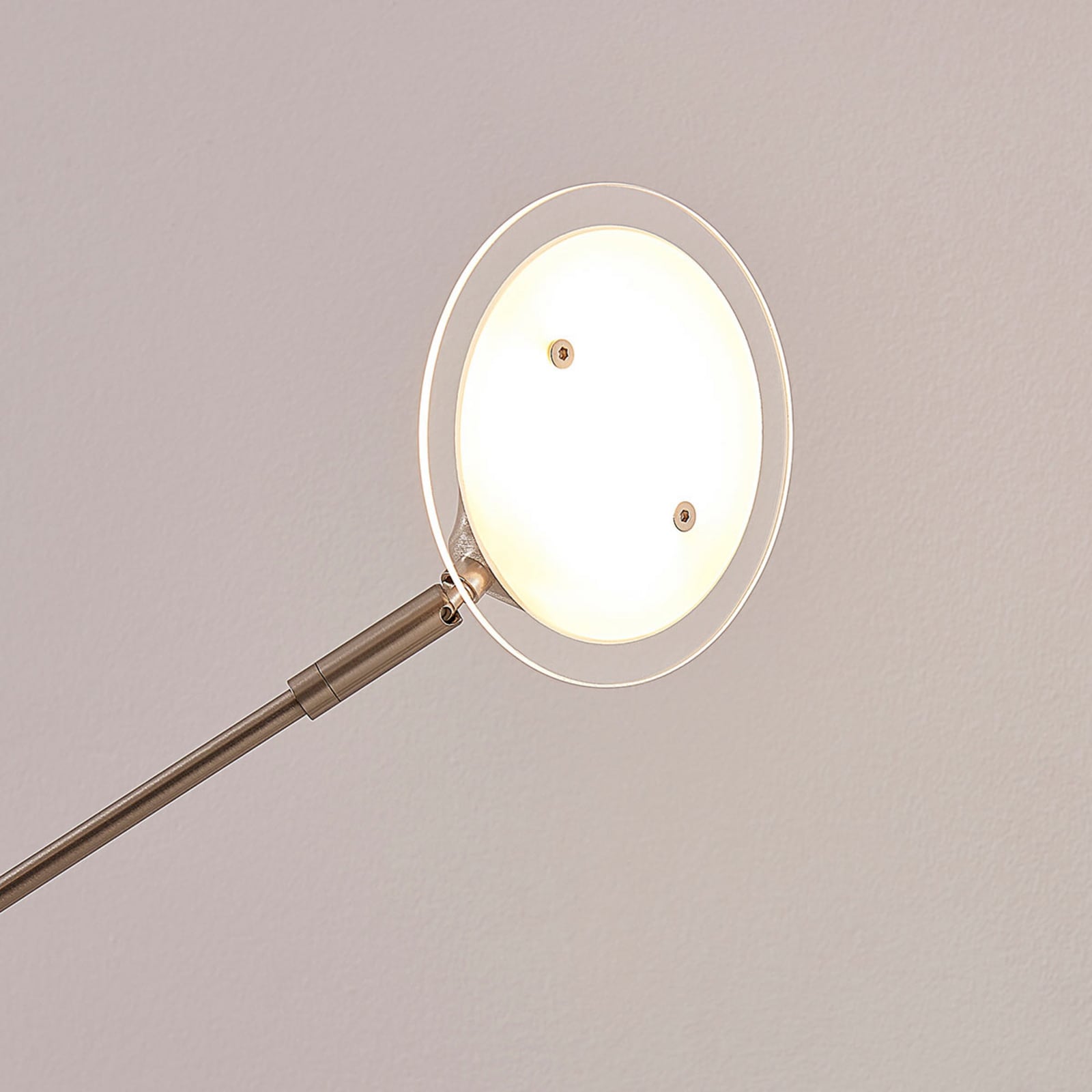 LED gulvlampe Anea 3-lys matt nikkel glass lysdetalj
