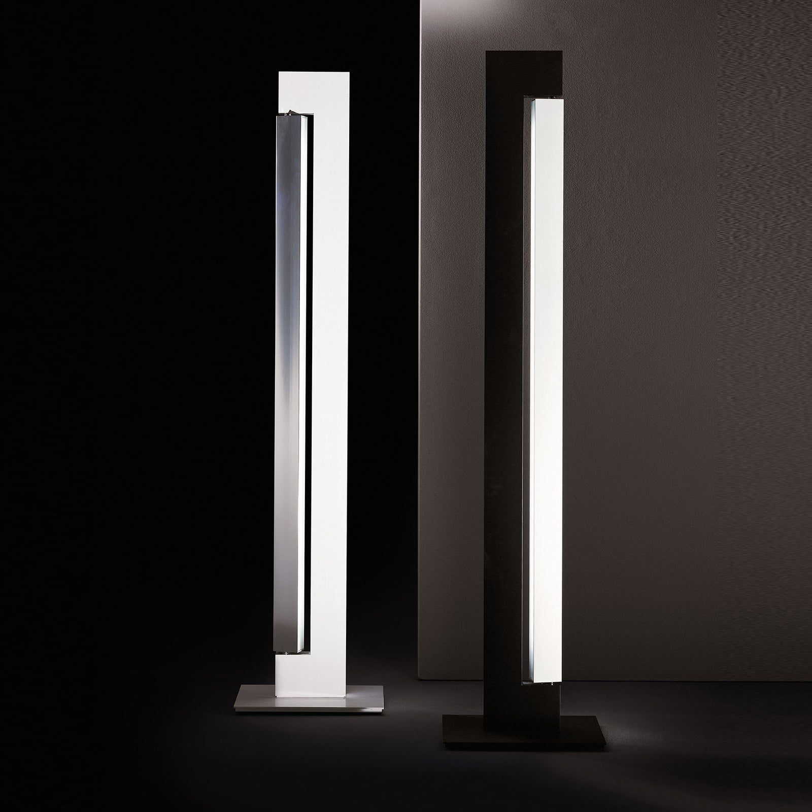LED gulvlampe Ara dim-to-warm antrasitt aluminium 178 cm bakside