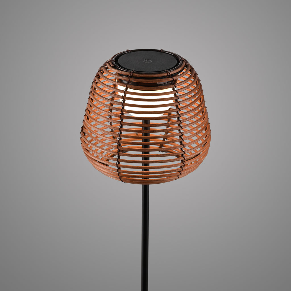 LED gulvlampe Askia oppladbar rotting dimbar IP54 montert i stue