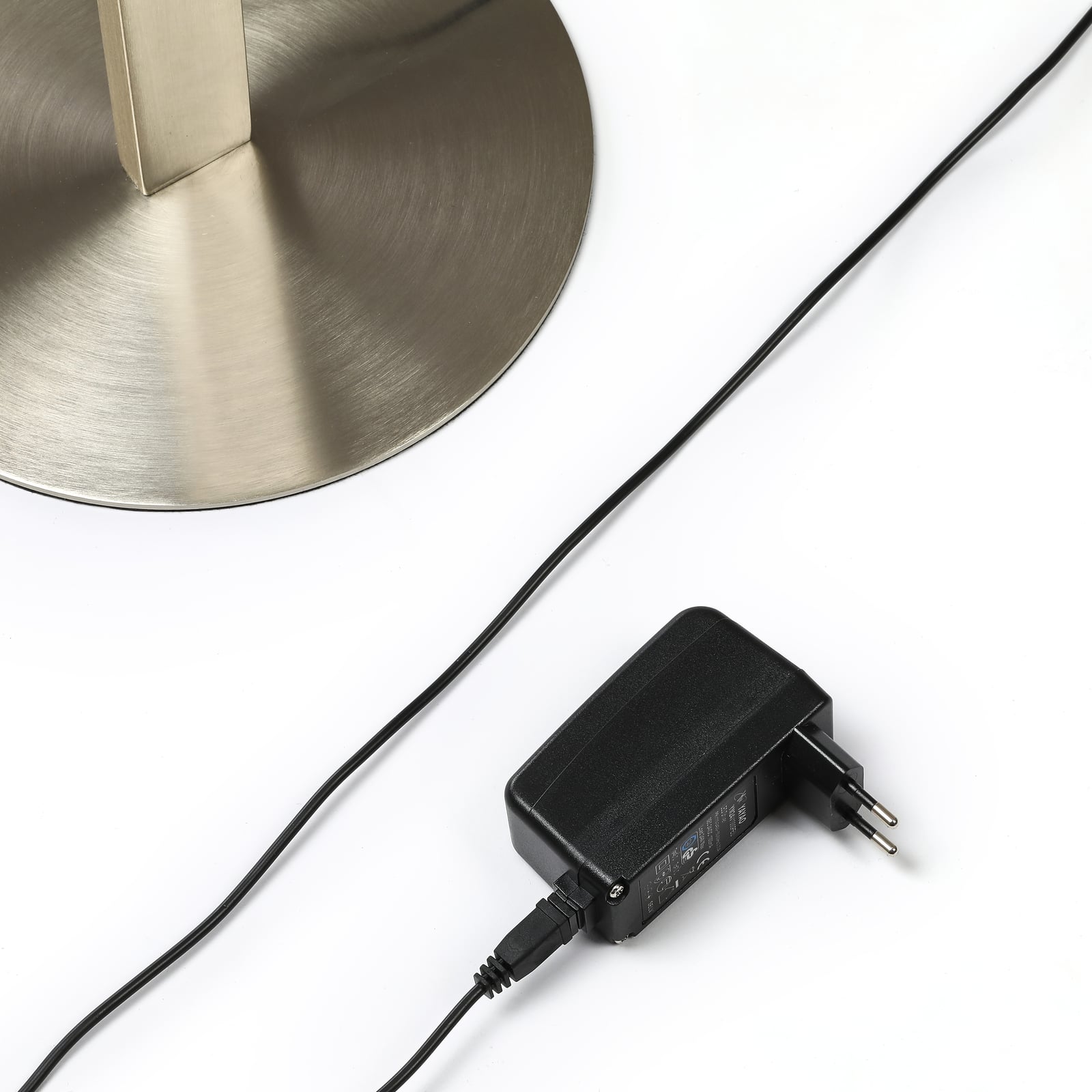 LED gulvlampe Auron nikkel bølgeformet dimbar 150 cm fotdetalj