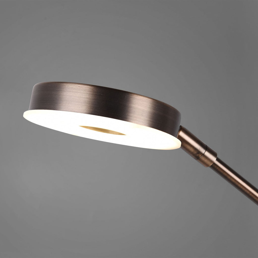 LED gulvlampe Barrie med leselys antikk messing dimbar CCT detalj av lampefot