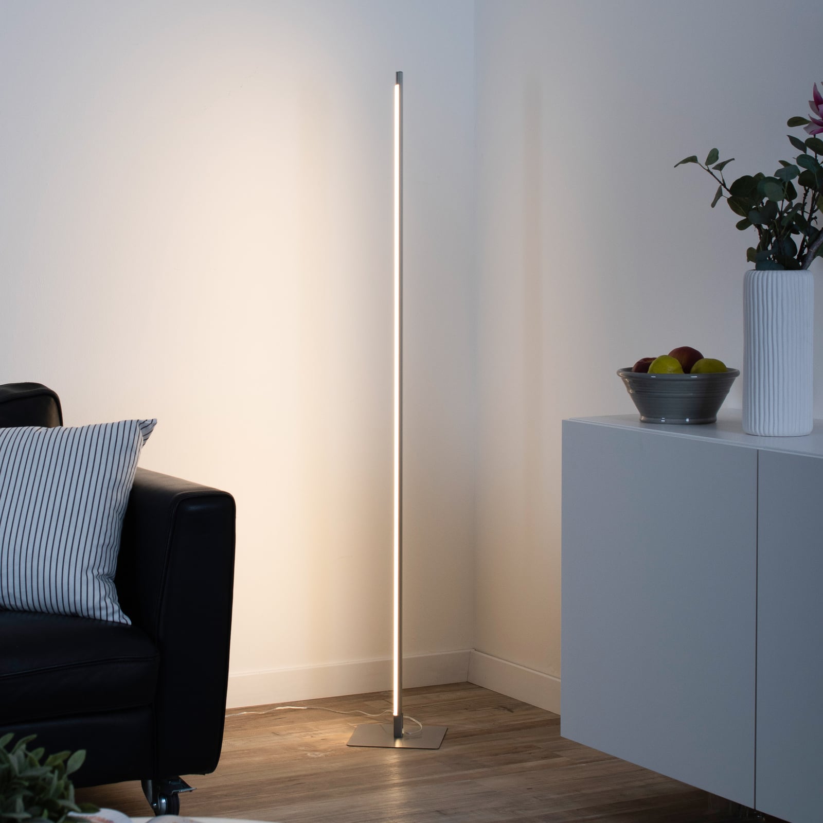 LED gulvlampe Bella dimbar med berøringsdimmer stål 150 cm forfra